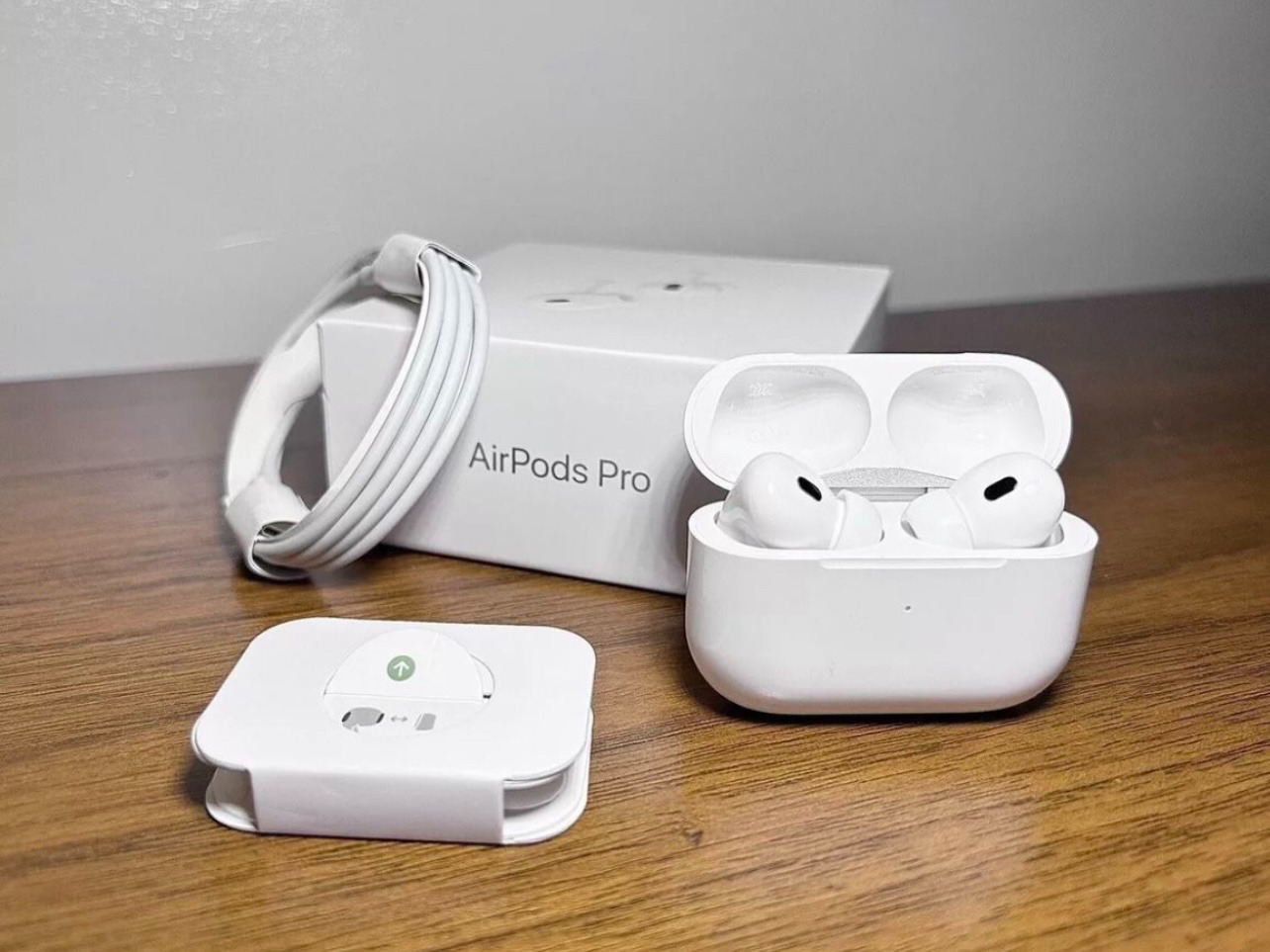 Apple AirPods Pro 2nd Gen Wireless Earbuds with MagSafe Charging Case - White