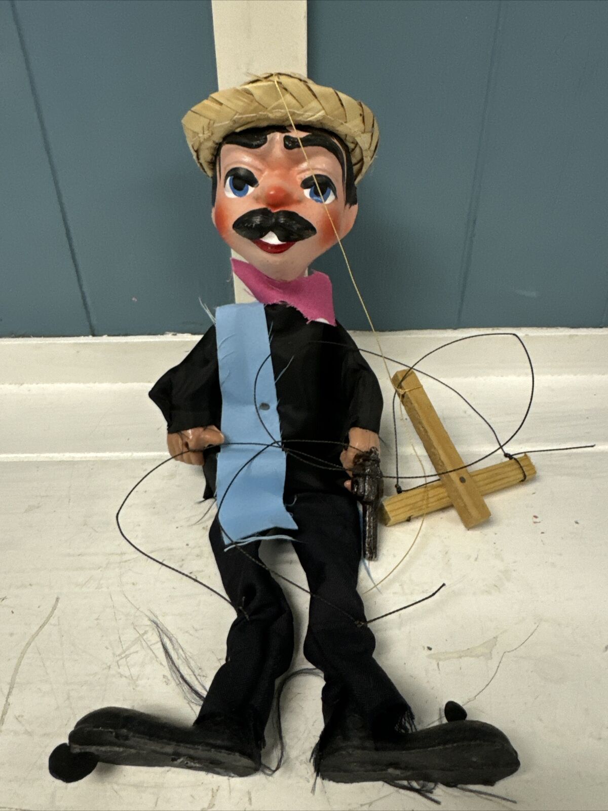 Vtg Mexican Folk Art String Puppet Marionette Bandito Gunslinger Man w/Sombrero