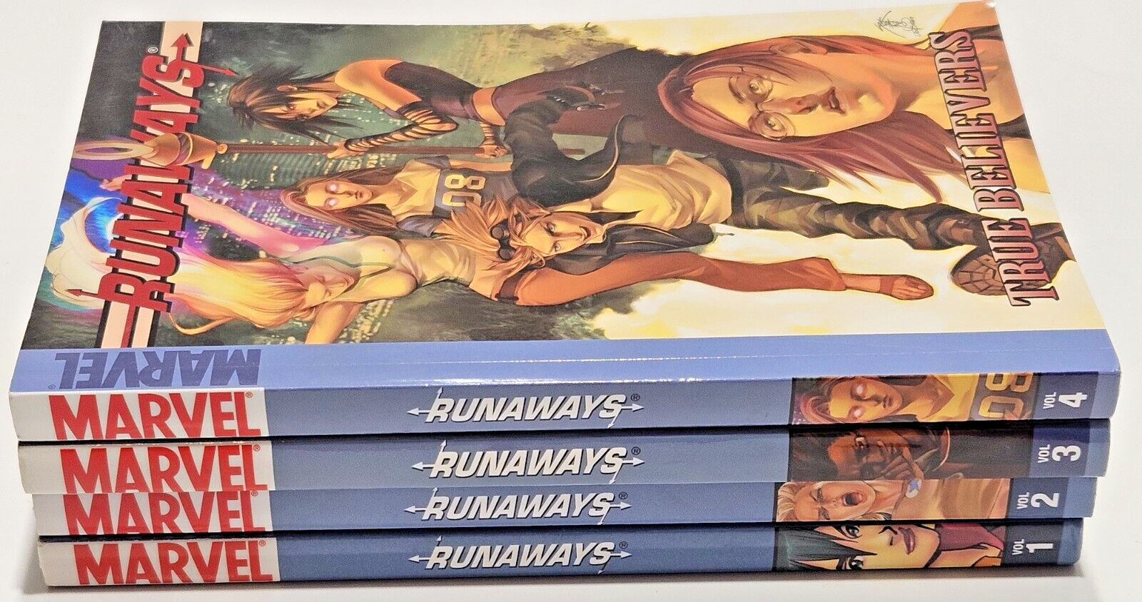 RUNAWAYS - Lot of 4 Books 1, 2, 3, 4 -  Marvel Comics - Color Paperback