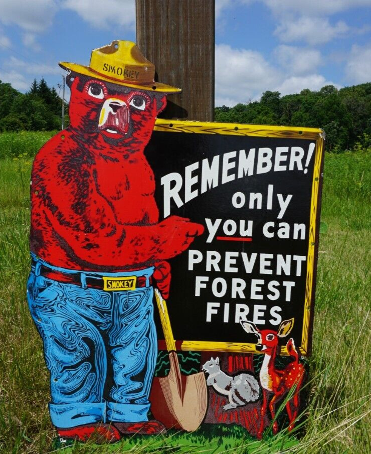 VINTAGE SMOKEY BEAR PORCELAIN METAL US FOREST SERVICE FIRE GAS OIL SIGN 40X28
