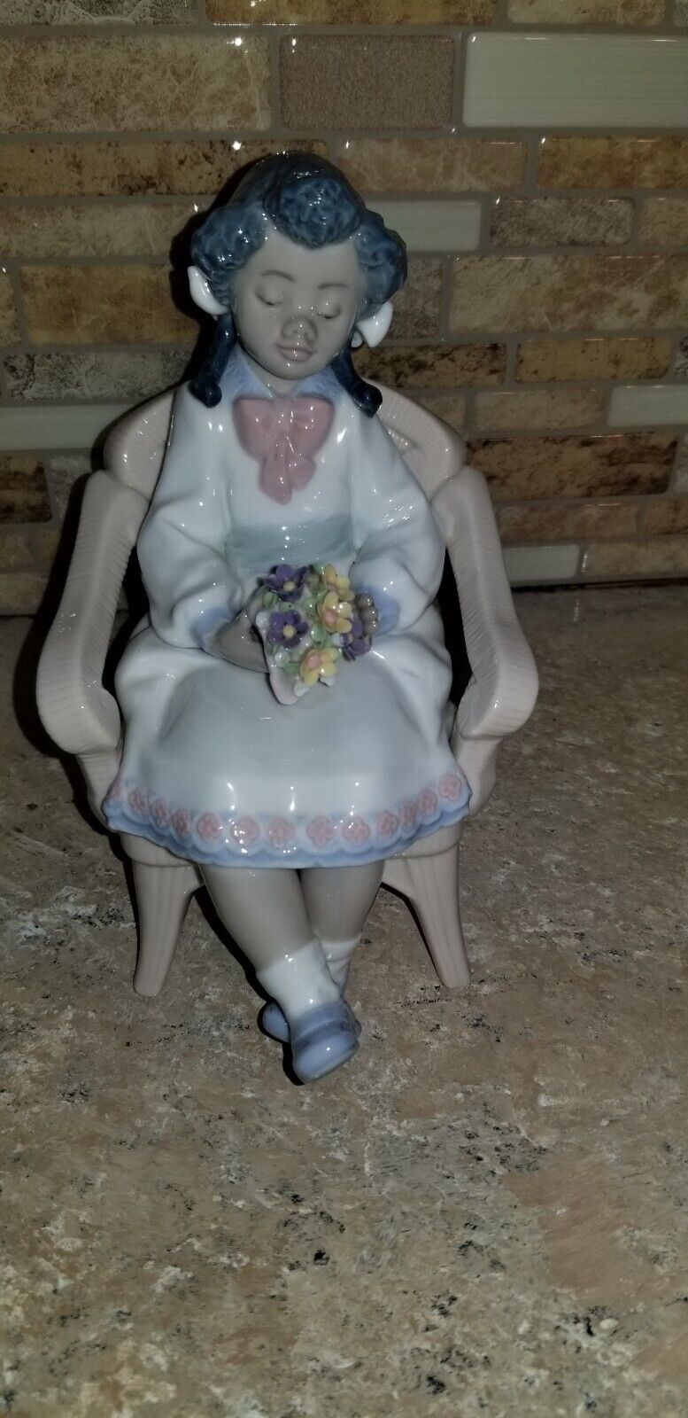 Sitting pretty porcelain figurine 6.5 inches. Retired 1998. Excellent conditio