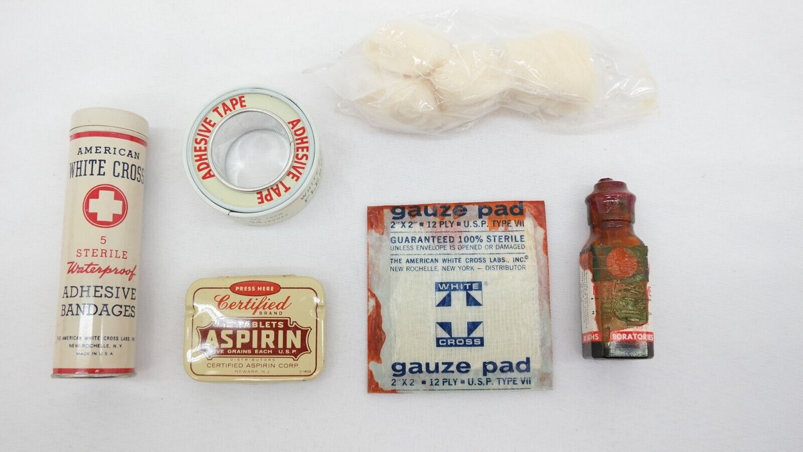 Vintage First Aid Kit Aspirin 1939  DK