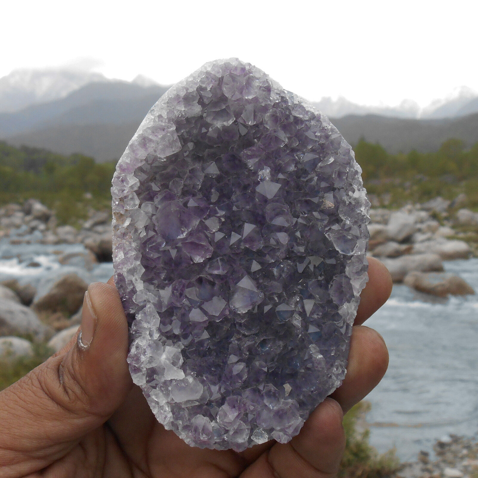 AMAZING AMETHYST GEODE SECTION CRYSTAL CLUSTER FROM INDIA. 