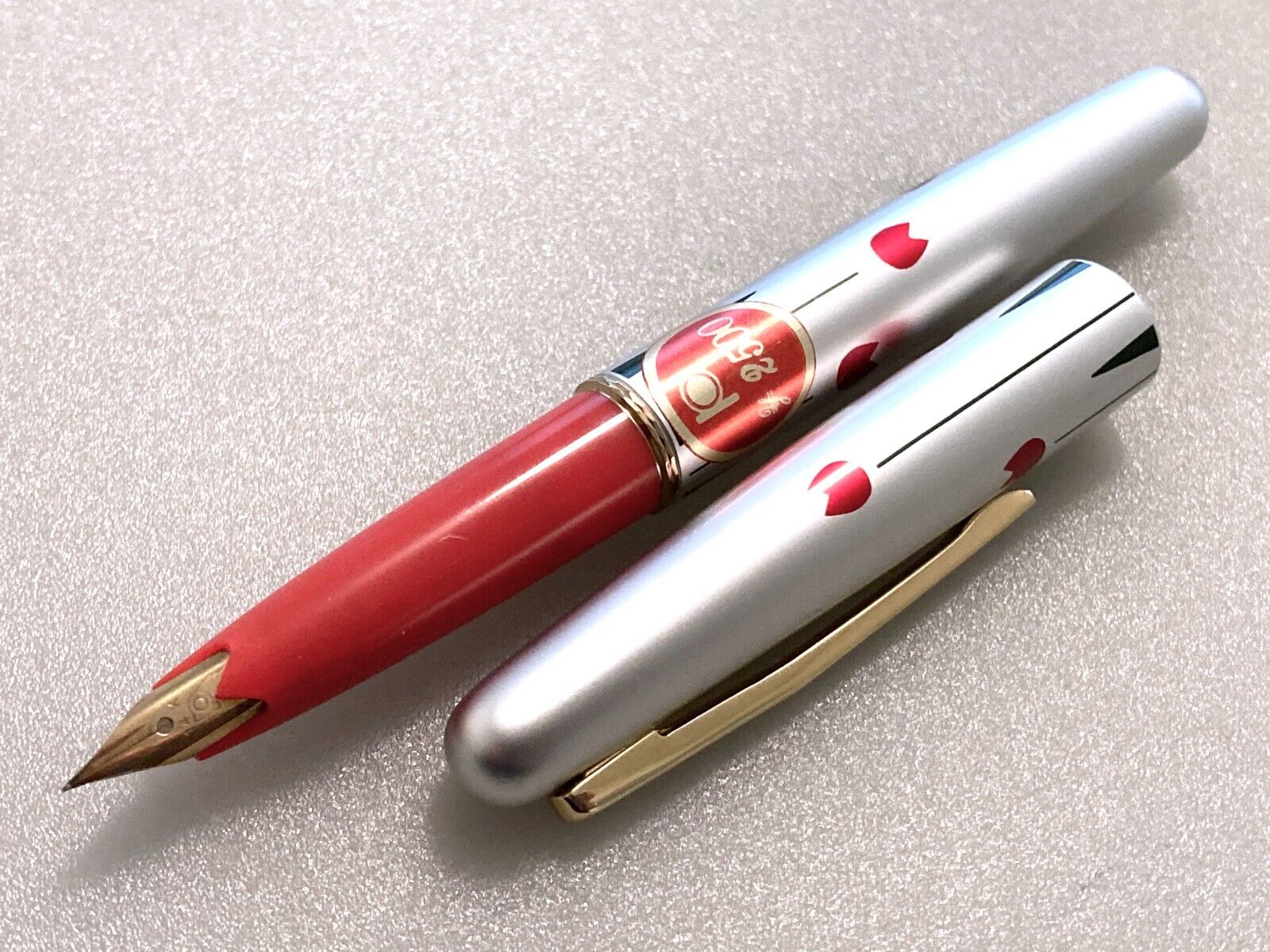 PLATINUM 14K F  NEW  1970's  fountain pen from JAPAN