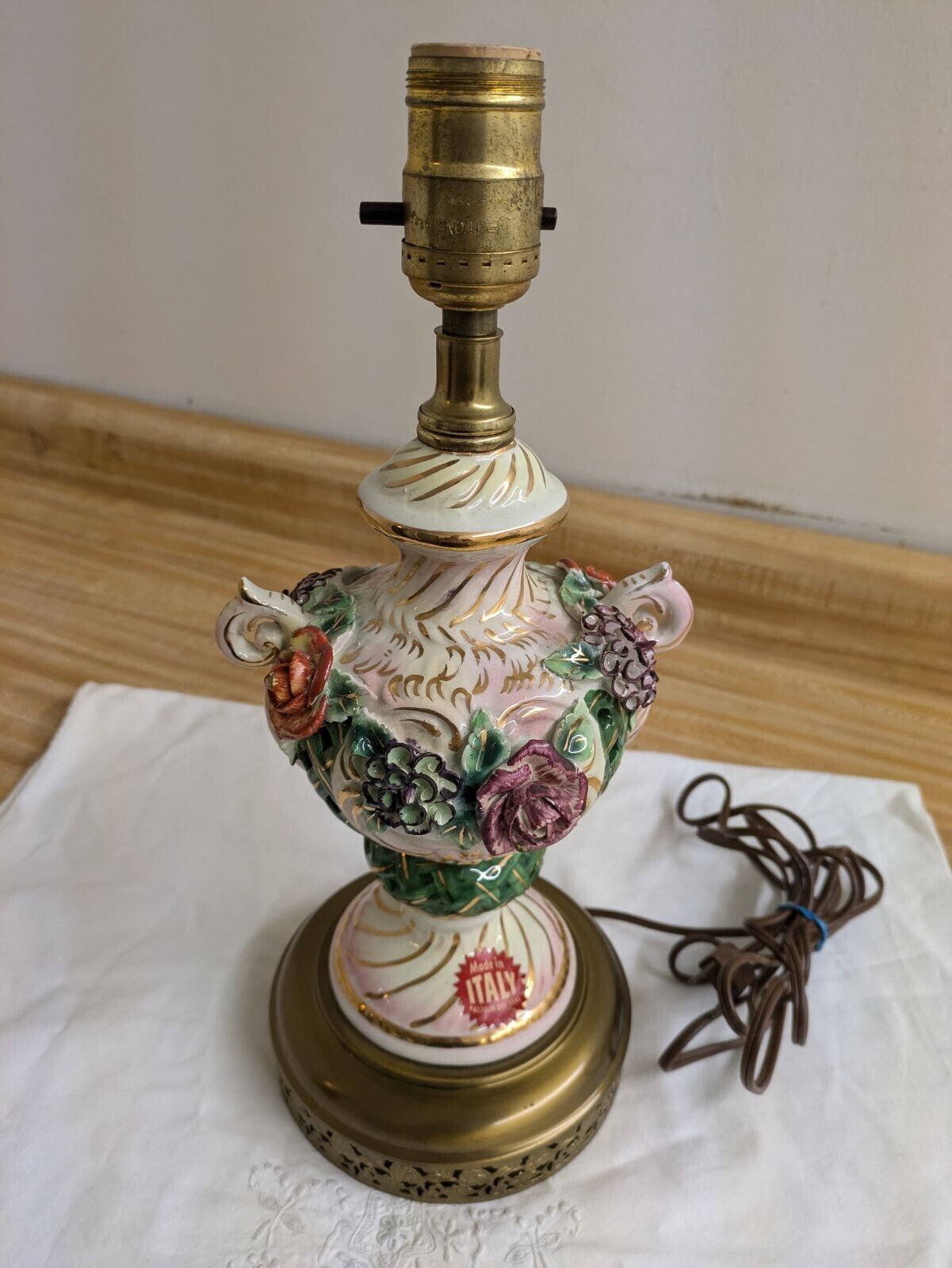 Vtg. Capodimonte lamp: hand painted, urn style with raised floral.