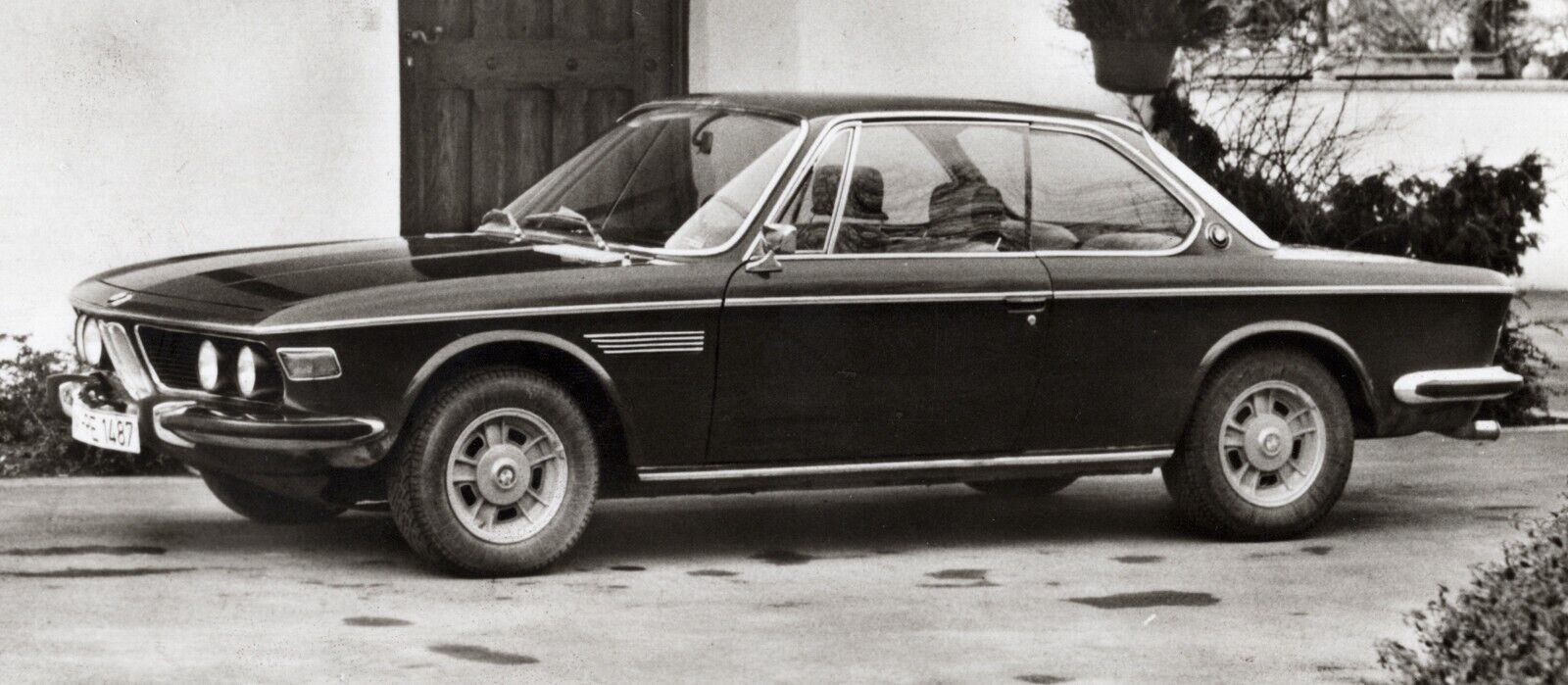 Larger size BMW 3.0 CS Factory Werkfoto Nr. 0027, amazing classic car, Vintage V