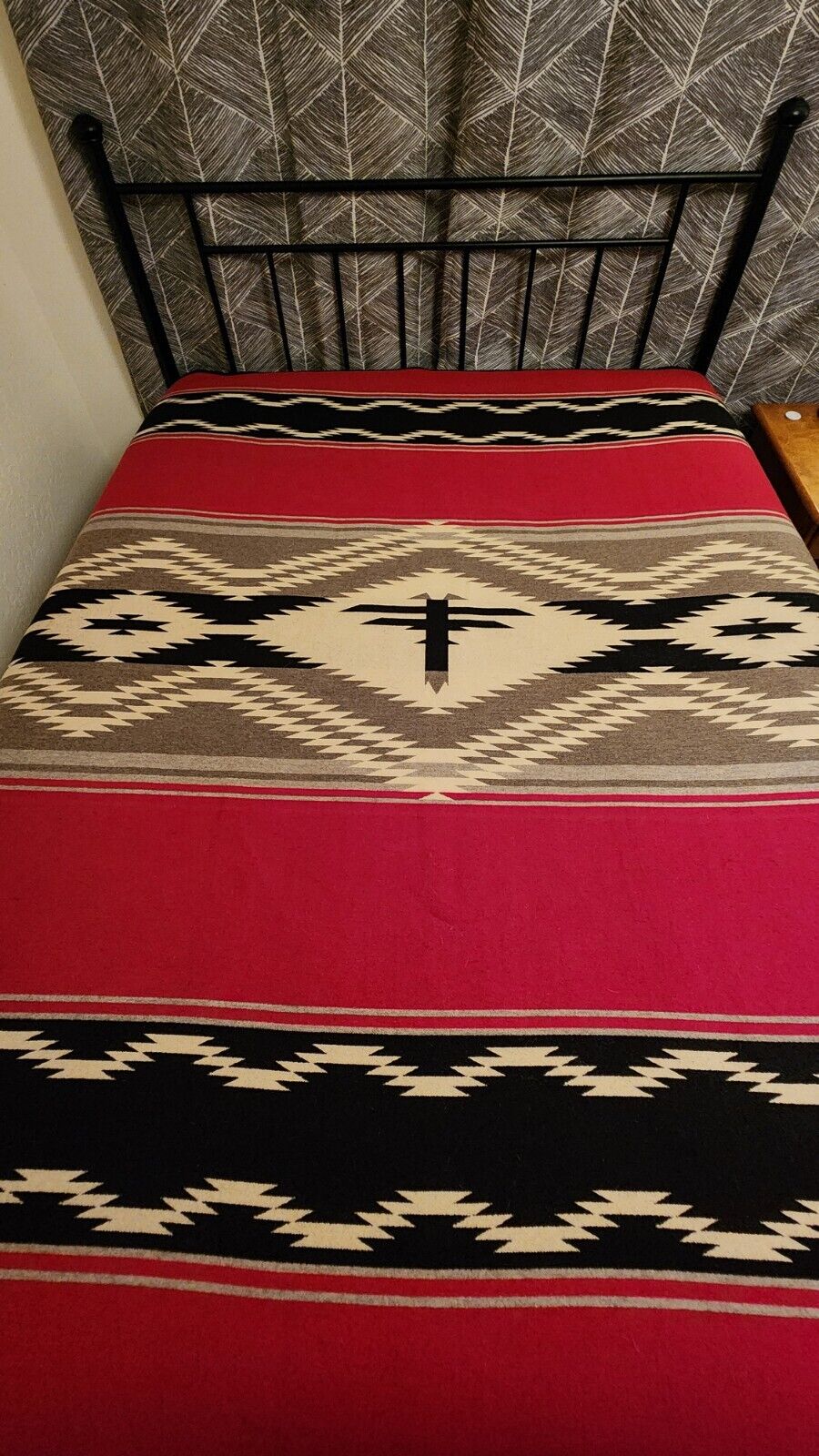 Pendleton Blanket Navajo Water AICF Wool Native American Lightly Used 64x80 Robe