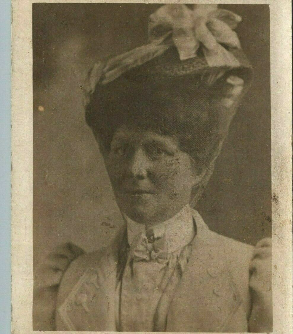 1910s 1920s Women Fancy Hat Well Dressed RPPC Vintage Postcard