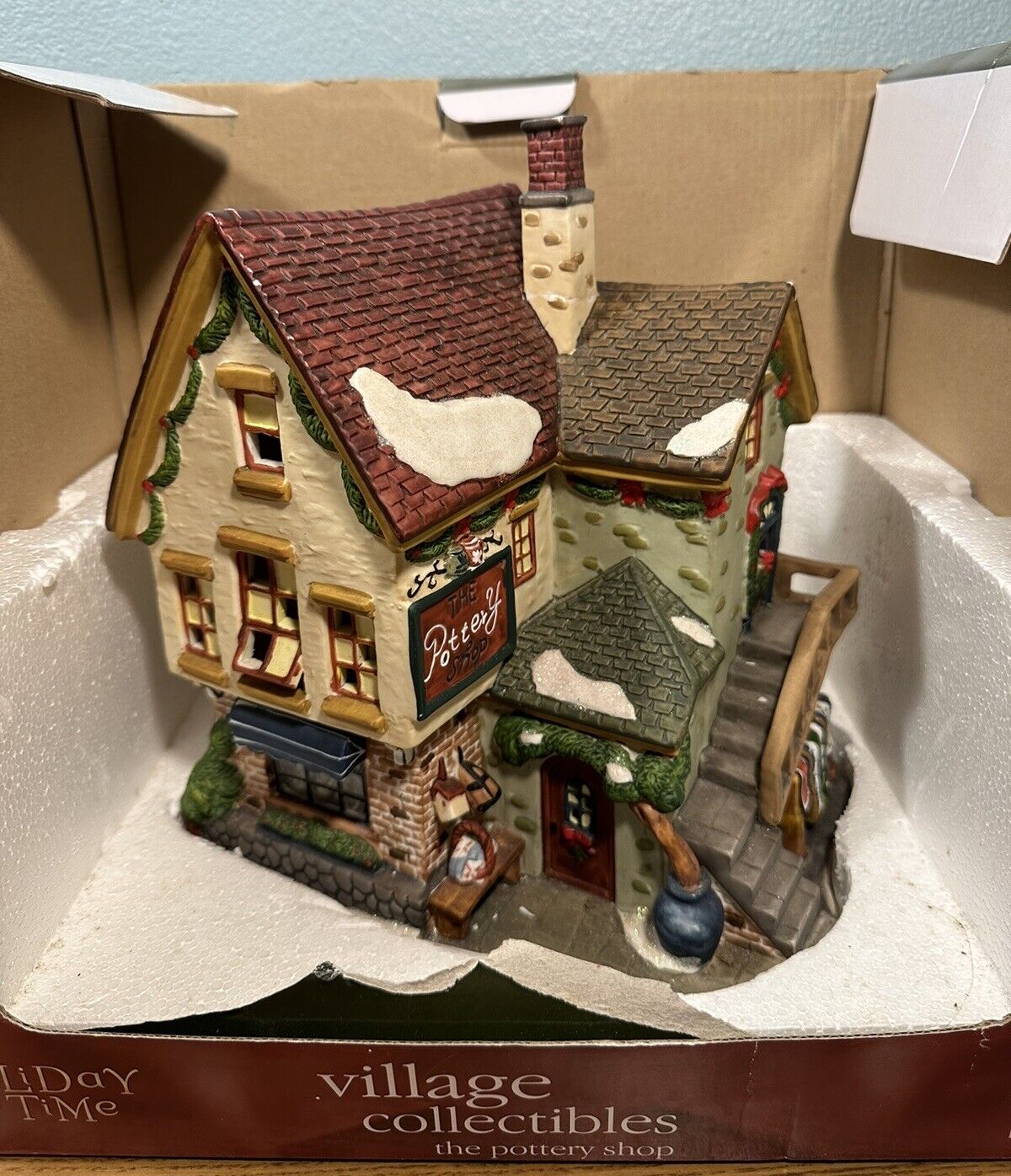 Holiday Time Village Collectibles The Pottery Shop Christmas Decor 