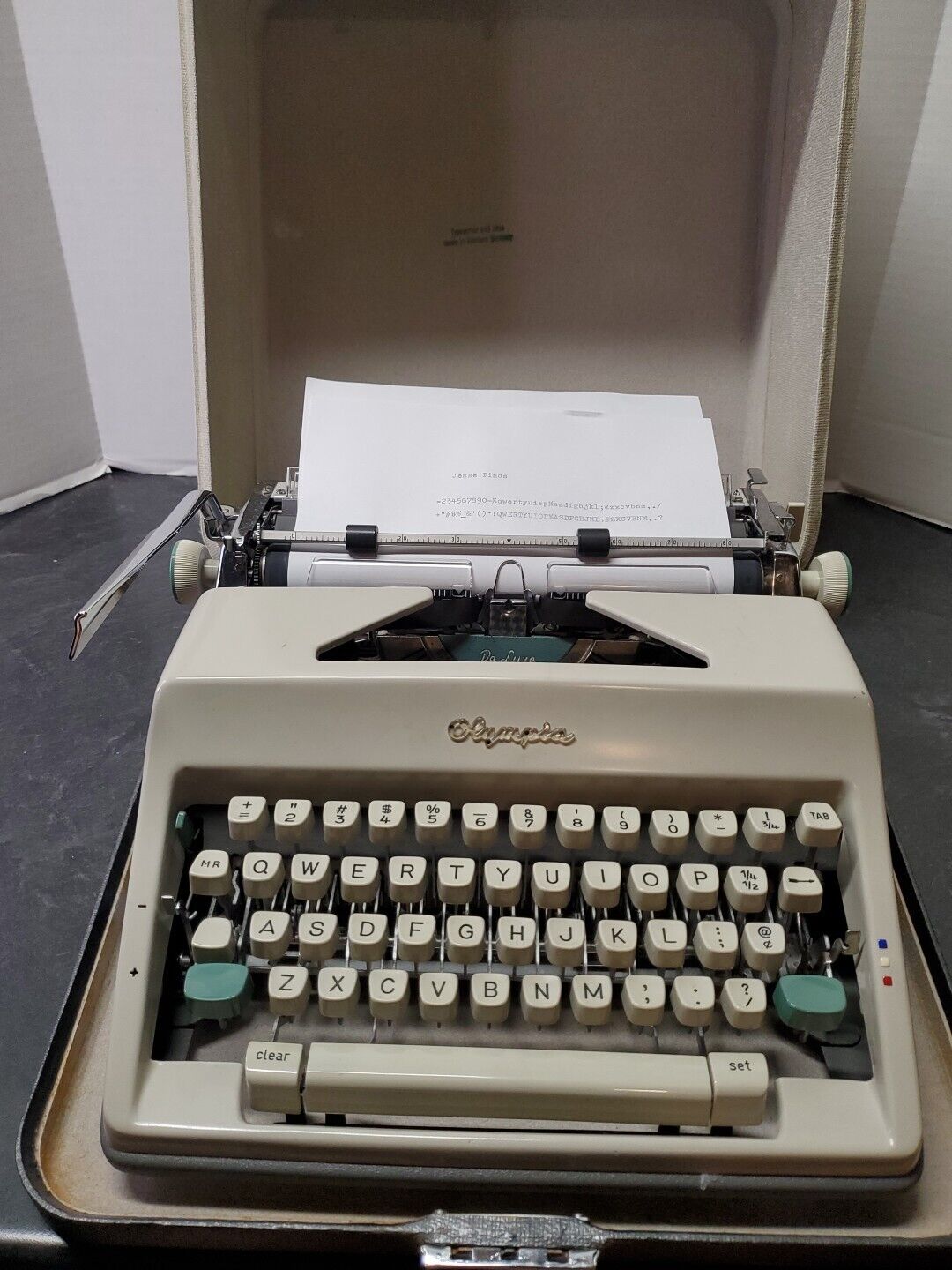 Olympia Deluxe SM9 Typewriter Tan with Case Tested West Germany 