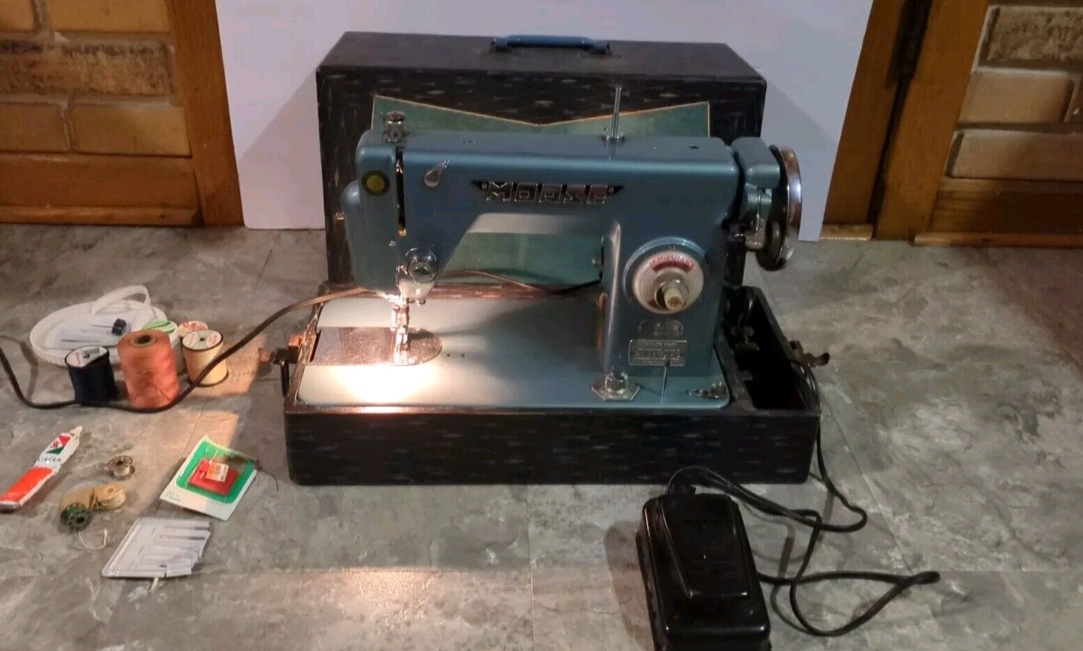 Rare Morse Straight Stitch Superdial Sewing Machine-R-5LP-Tested-Works Great