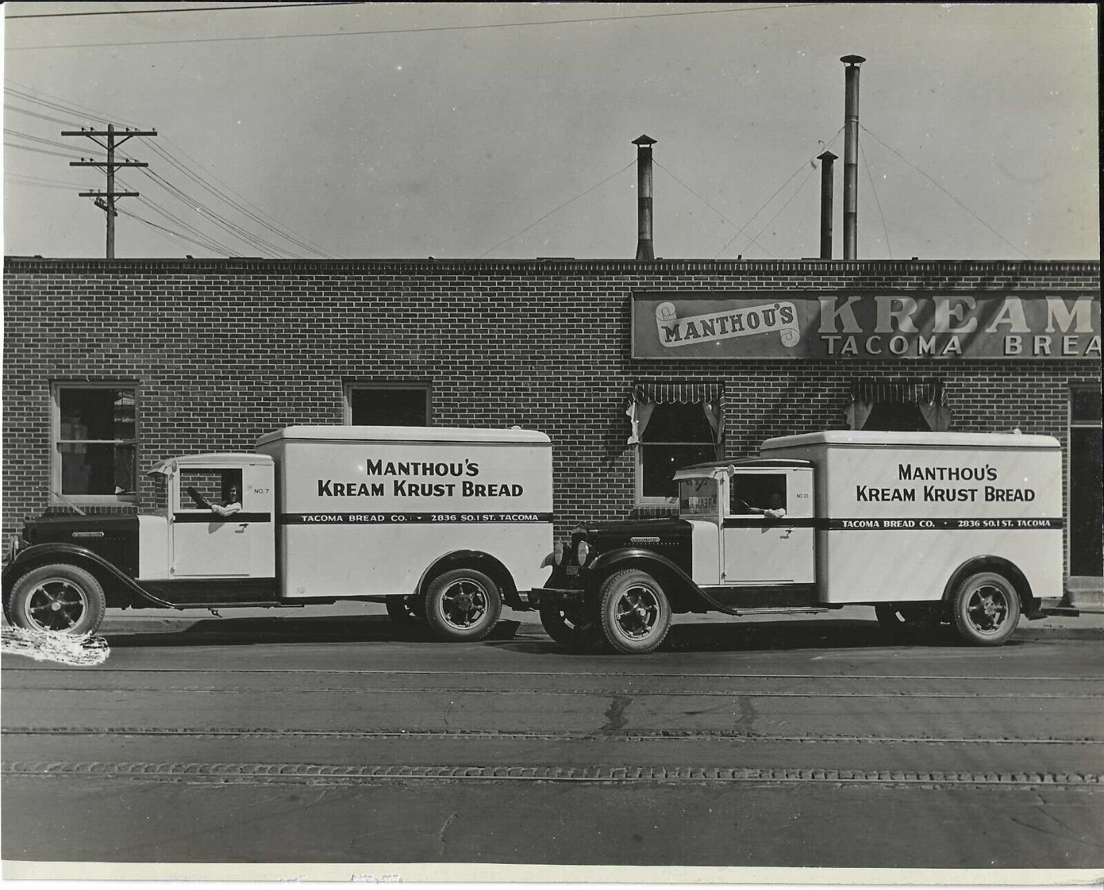 Tacoma Washington - Manthous's Bread, photo of trucks