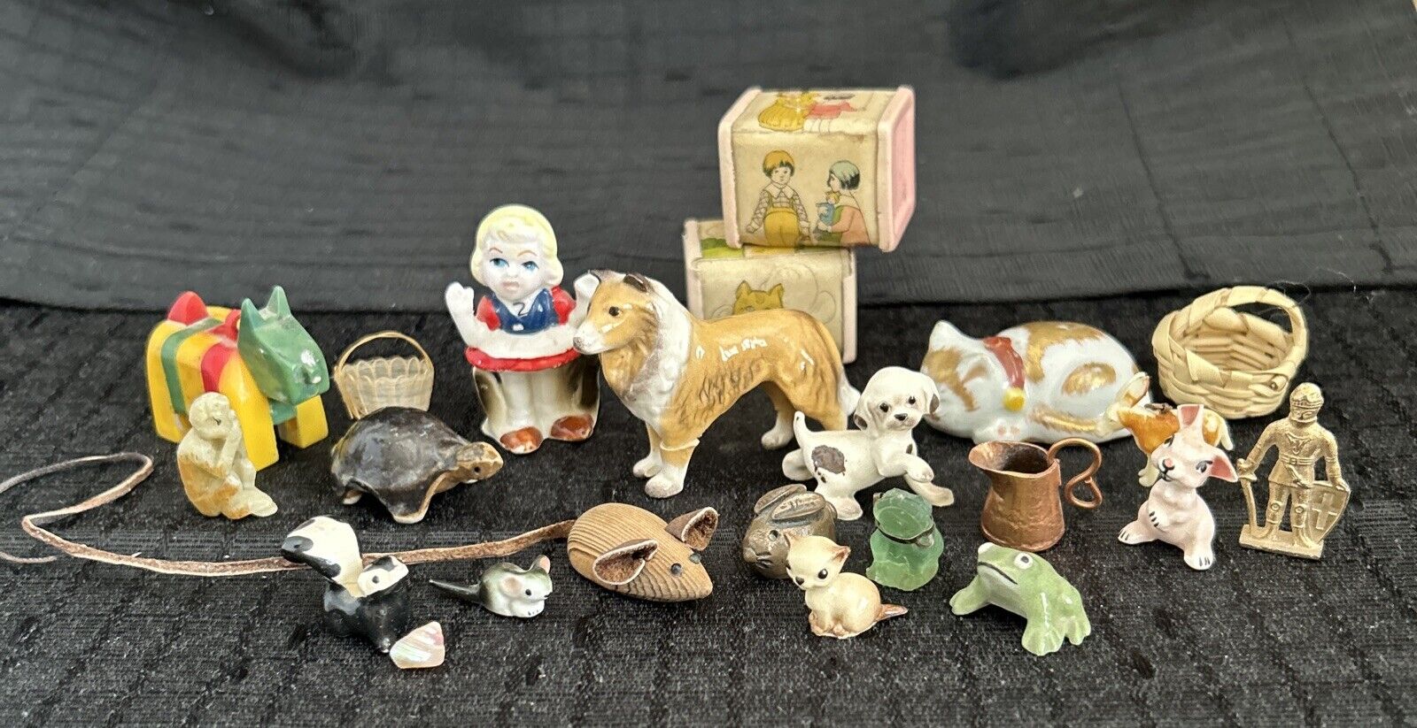 Vintage Lot Of Tiny Treasures Including Dog Puzzle Keychain