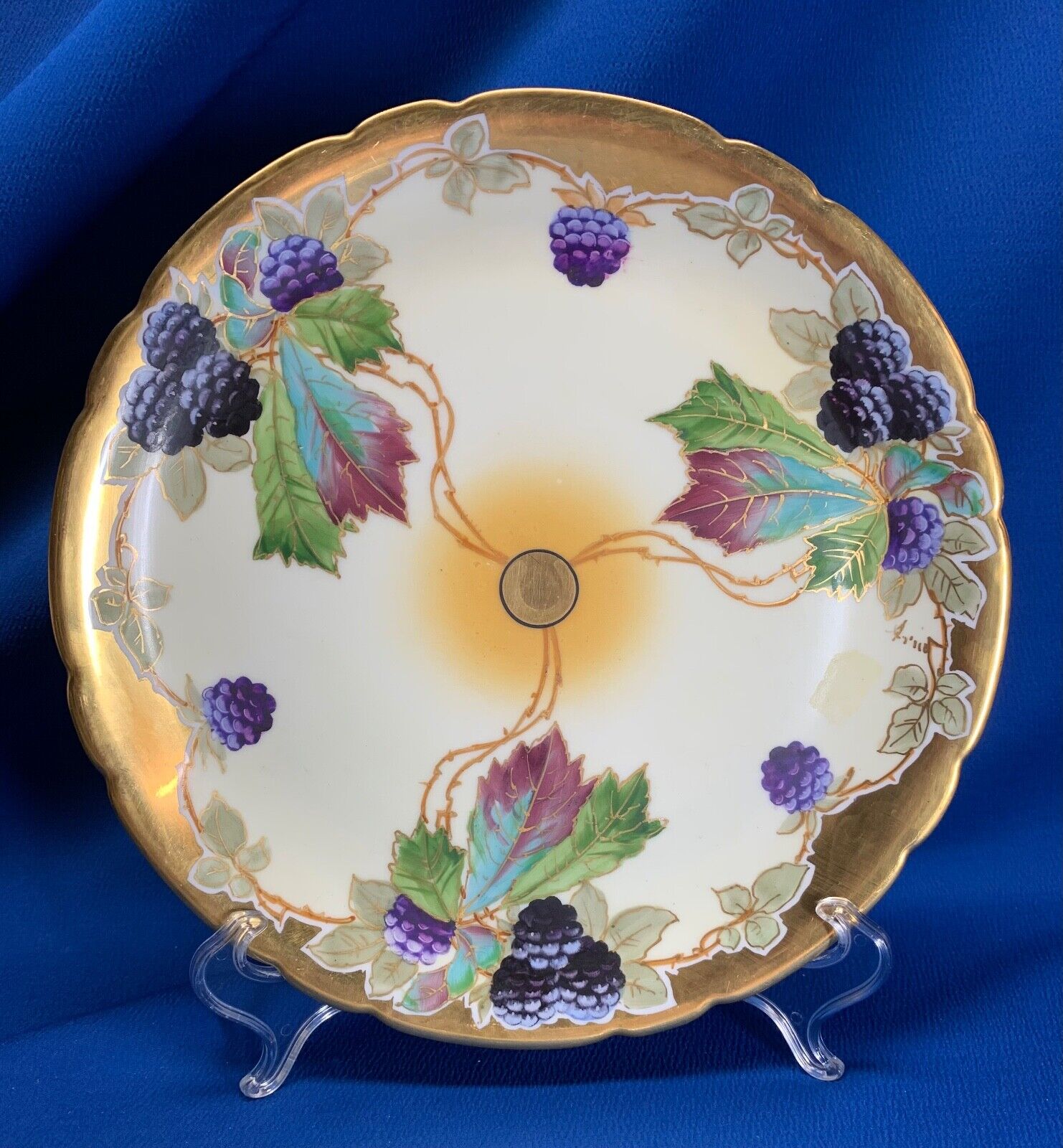 STOUFFER STUDIOS HAND-PAINTED BLACKBERRIES PLATE SIGNED BY EDITH ARNO  8.75\