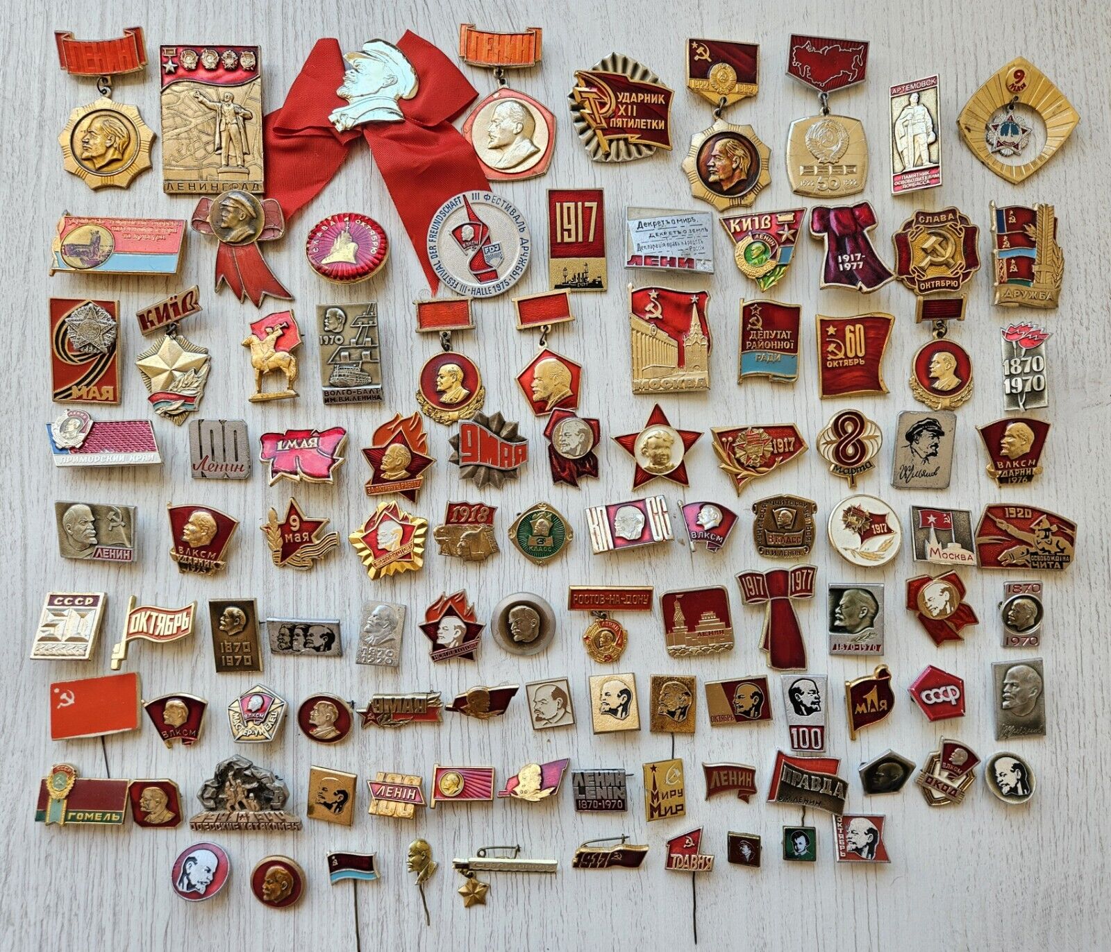 Set of 100 pcs. Pins Badges Soviet Union Lenin Communism Propaganda Memorabilia