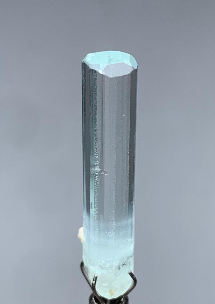 9 Cts Beautiful Aquamarine Terminated Crystal from Pakistan