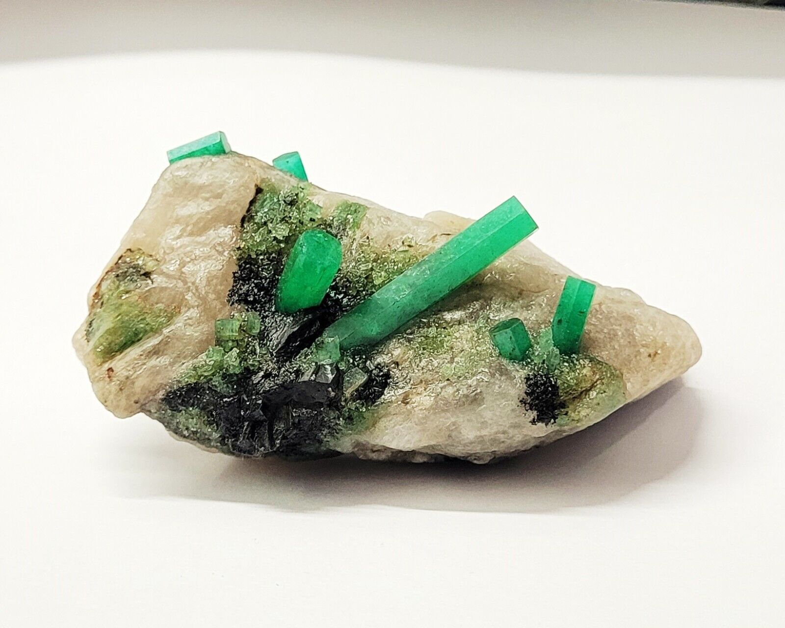572 Ct Natural Zambia Emerald Matrix Rough Emerald Specimen Crystal Gemstones