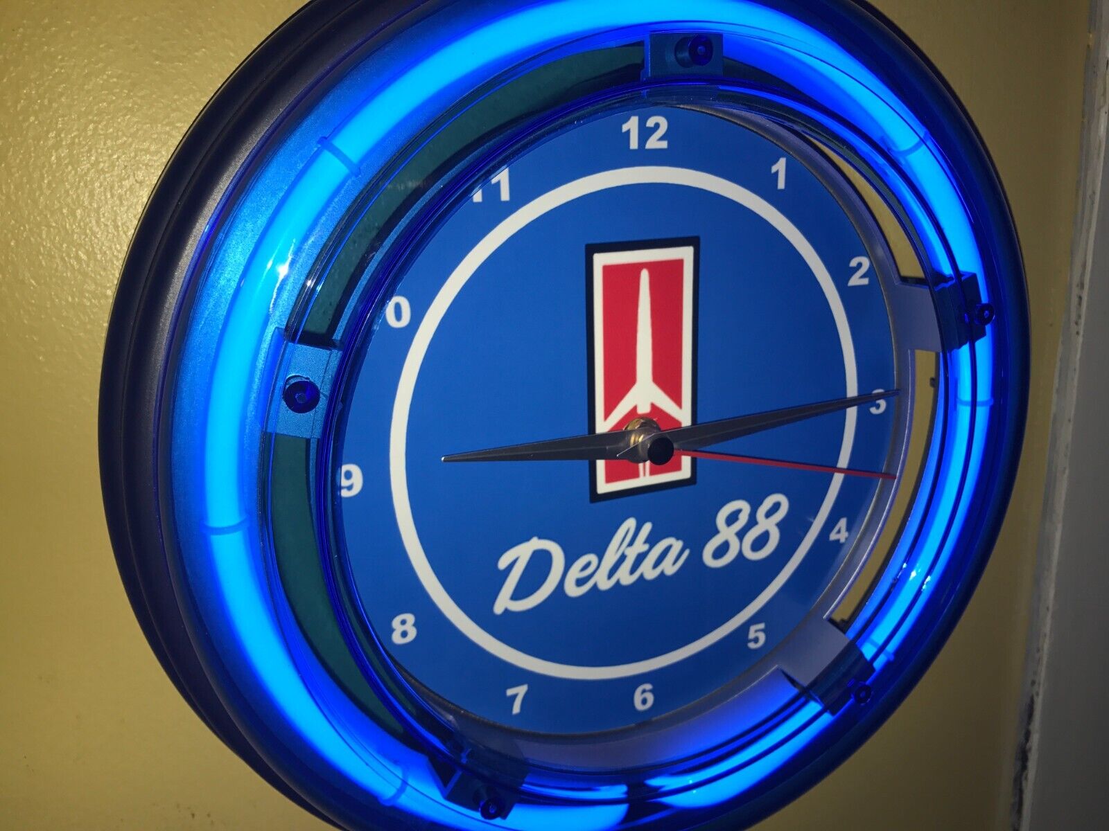 Oldsmobile Delta 88 Motors Auto Garage Man Cave Neon Wall Clock Sign