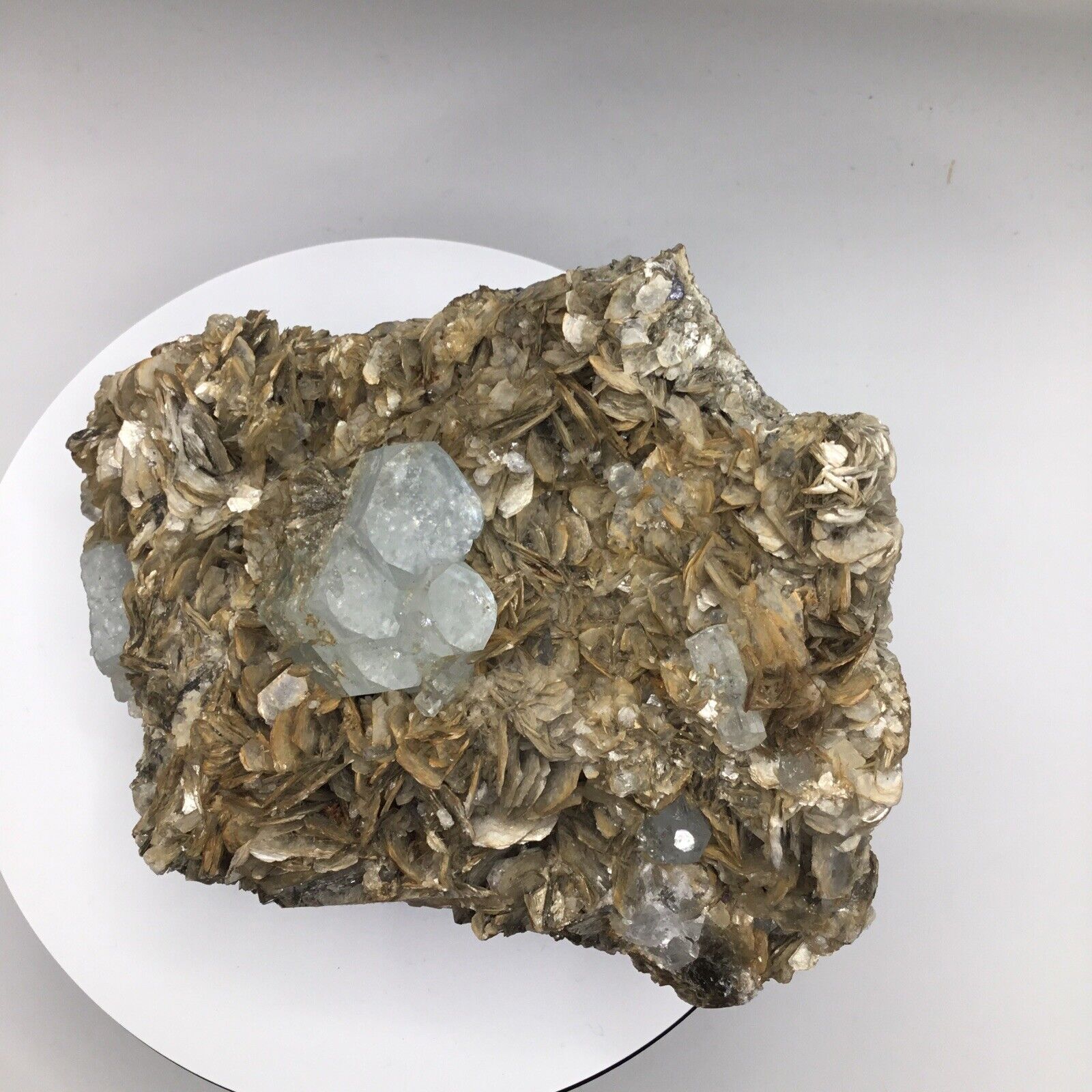 Aquamarine Crystal on Muskavite 2 LBS 10 Oz