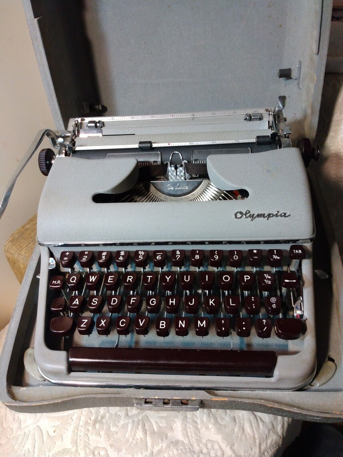 Vtg Olympia Deluxe SM3 Typewriter w Case W Germany 60's FINE ALL ORIG COND Grey