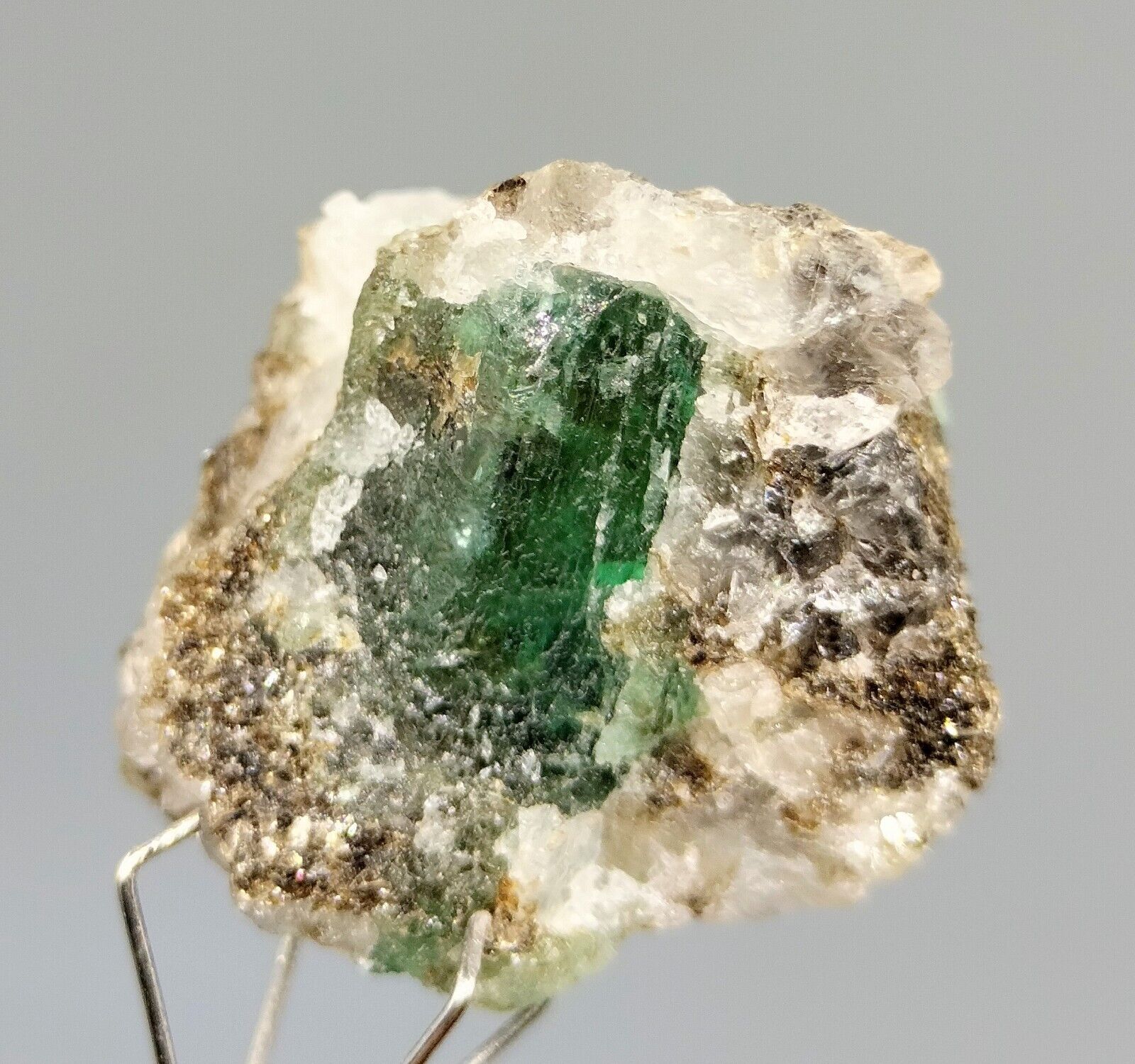 25 CTs Amazing Extremely  Rare Natural Emerald With Quartz Specimen~ Pakistan
