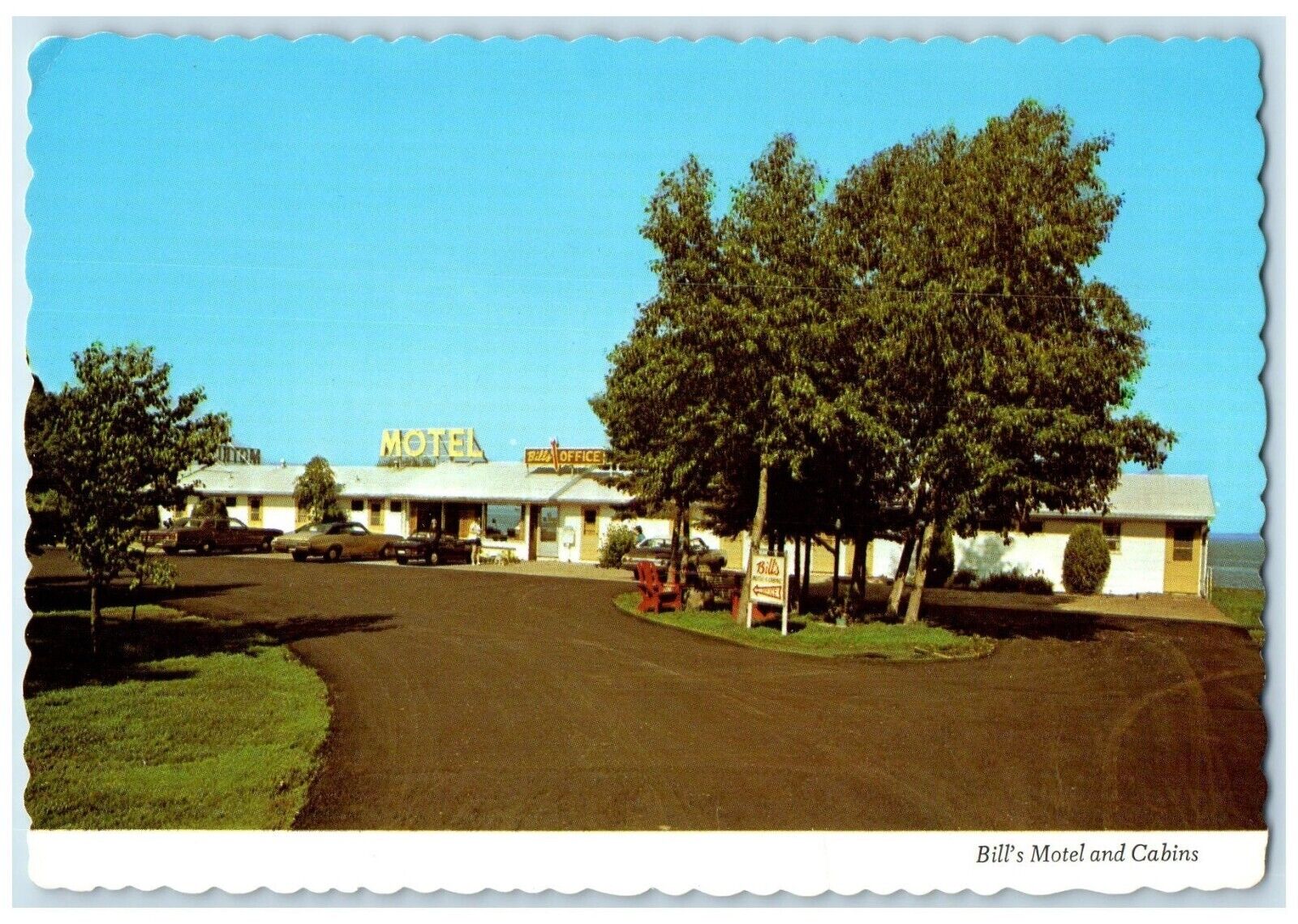 c1960 Bill\'s Motel Cabins East Star Route Two Harbors Minnesota Vintage Postcard