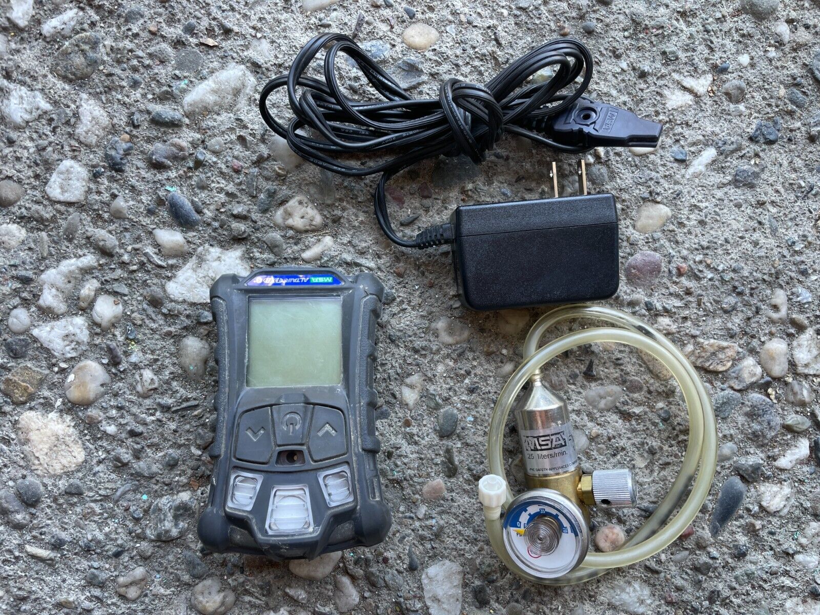 ꙮ MSA ALTAIR 4X Multigas Monitor Detector with charger  - Used