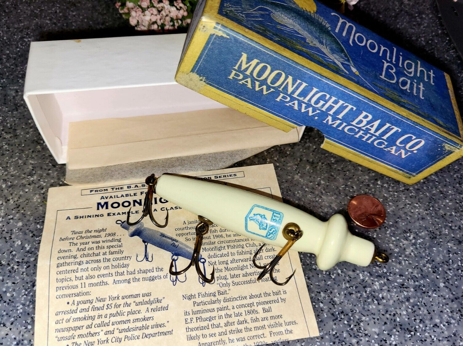Moonlight Bait Co 2001 B.A.S.S Collectors Edition #1 Glow in the Dark Lure & Box