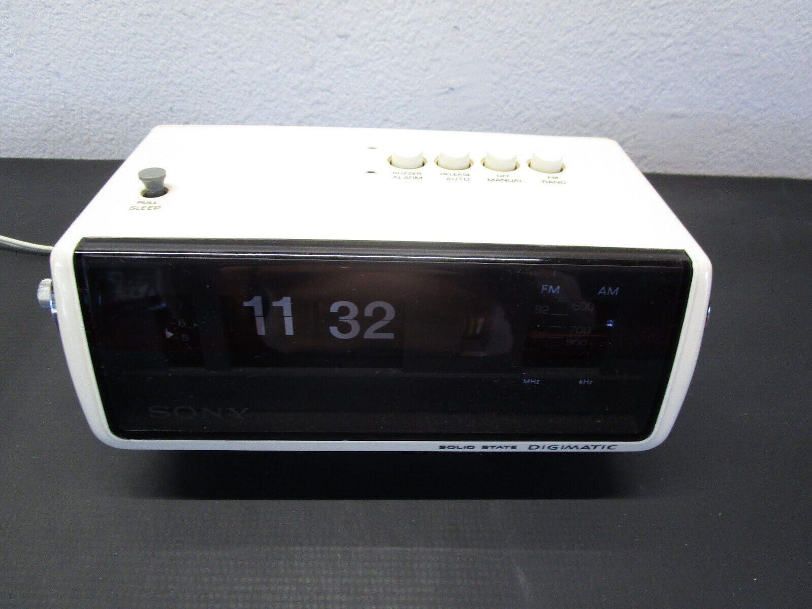 NICE Vtg Mod 80s Sony Solid State Digimatic AM FM Radio Flip Clock 8FC-100W WORK