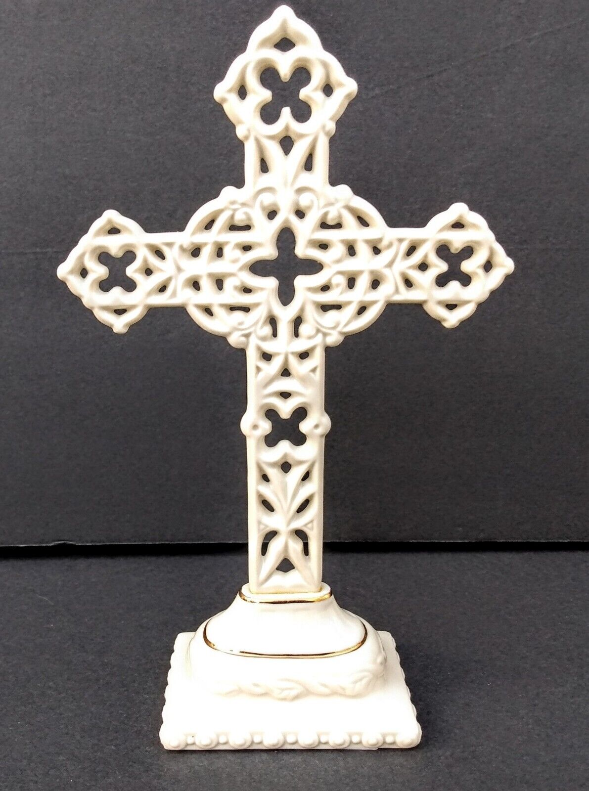 Lenox China Treasures American By Design Pierced Standing Table Top Cross 8.4\