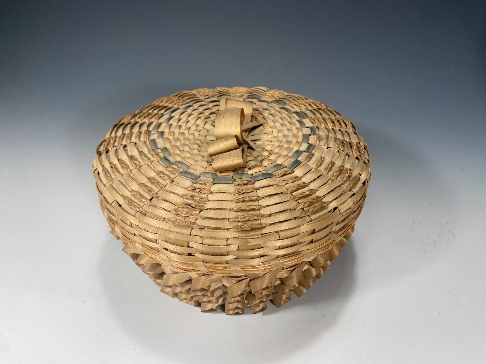 Fine Old Maine Penobscot Wabanaki Woven Sewing Basket ca 20th century