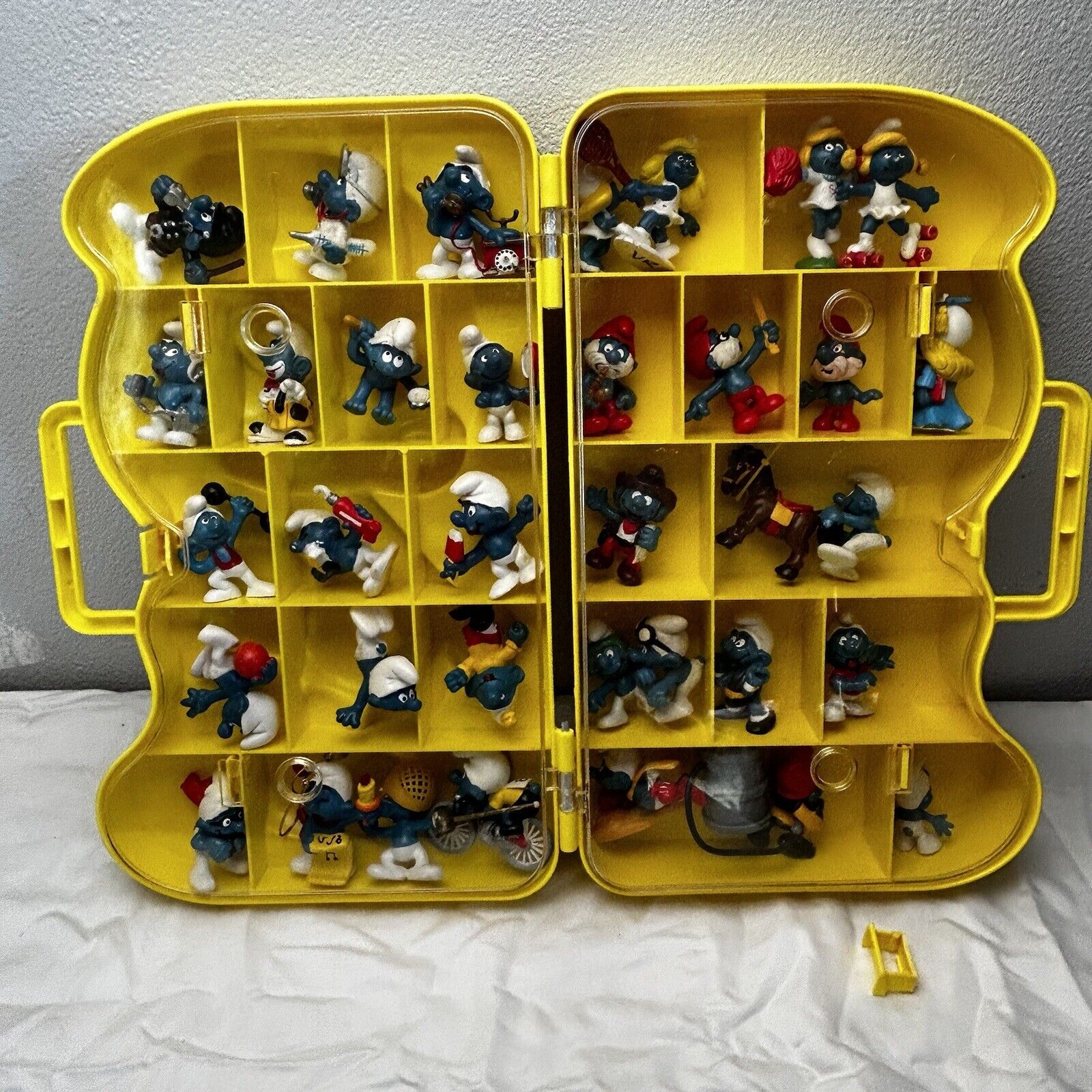 Smurf Yellow Carrying Case + 39 Figures