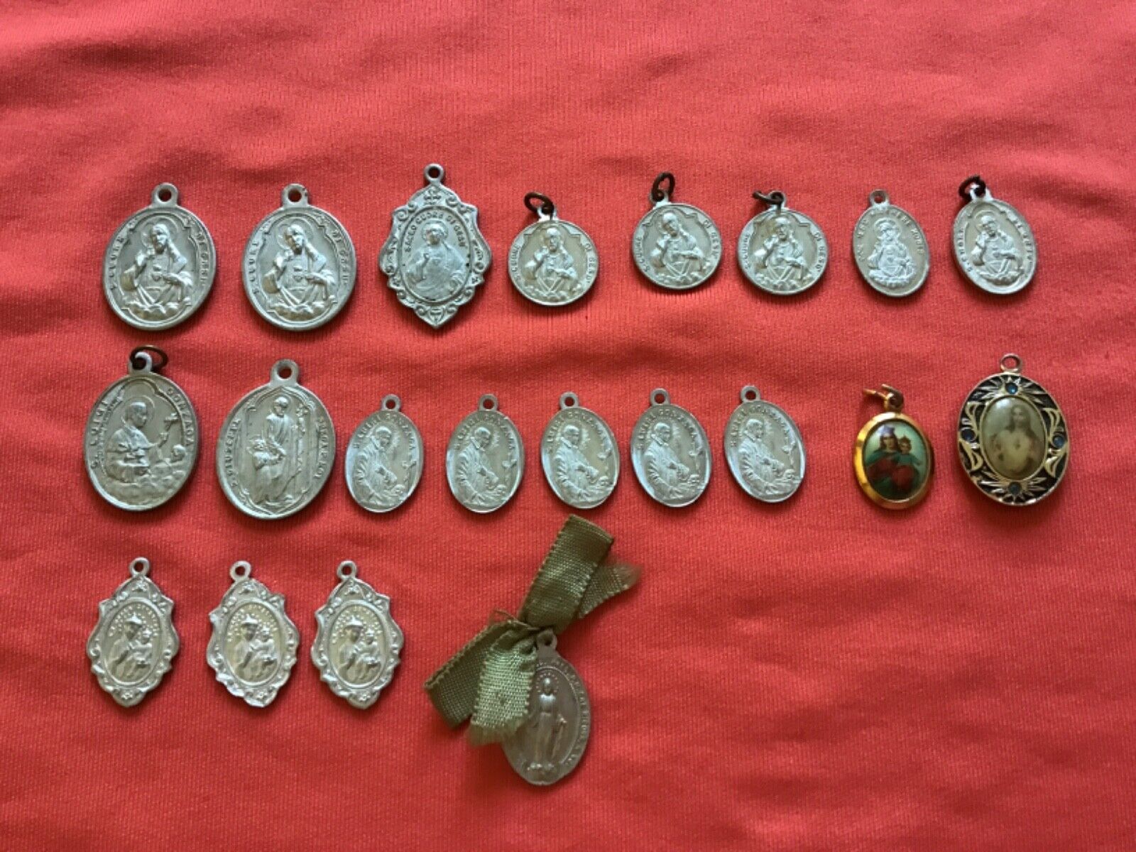 Lot of Vintage religious catholic medals 21 pcs.  Sacred heart of Jesus Gonzaga