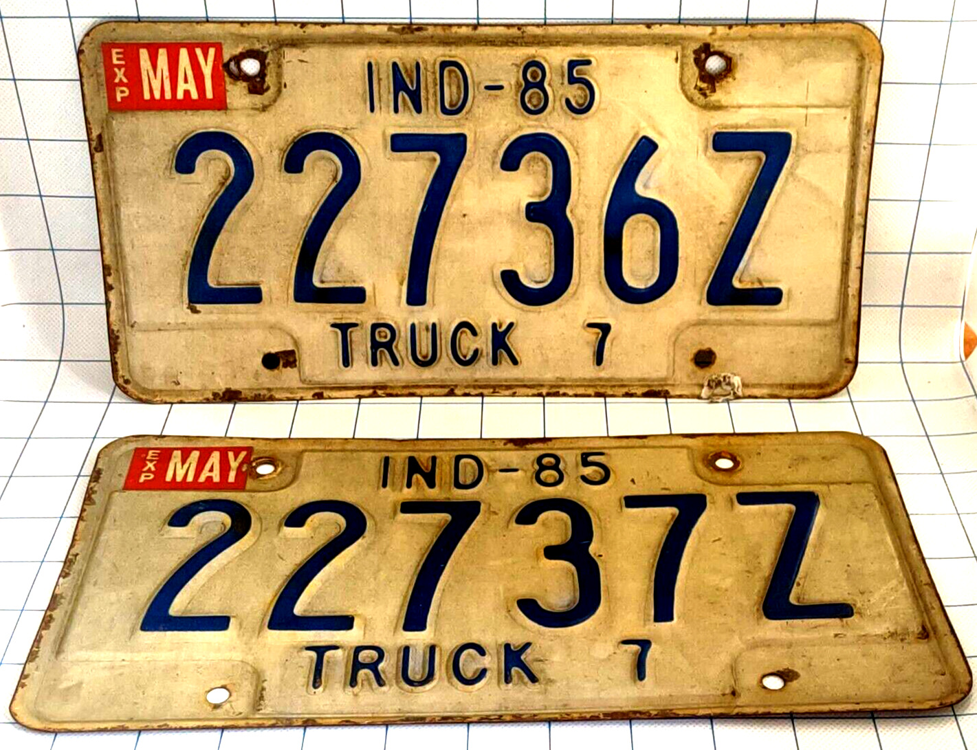 2 Indiana Expired License Plate Truck 1985 Blue/White Sequential 22736Z & 22737Z