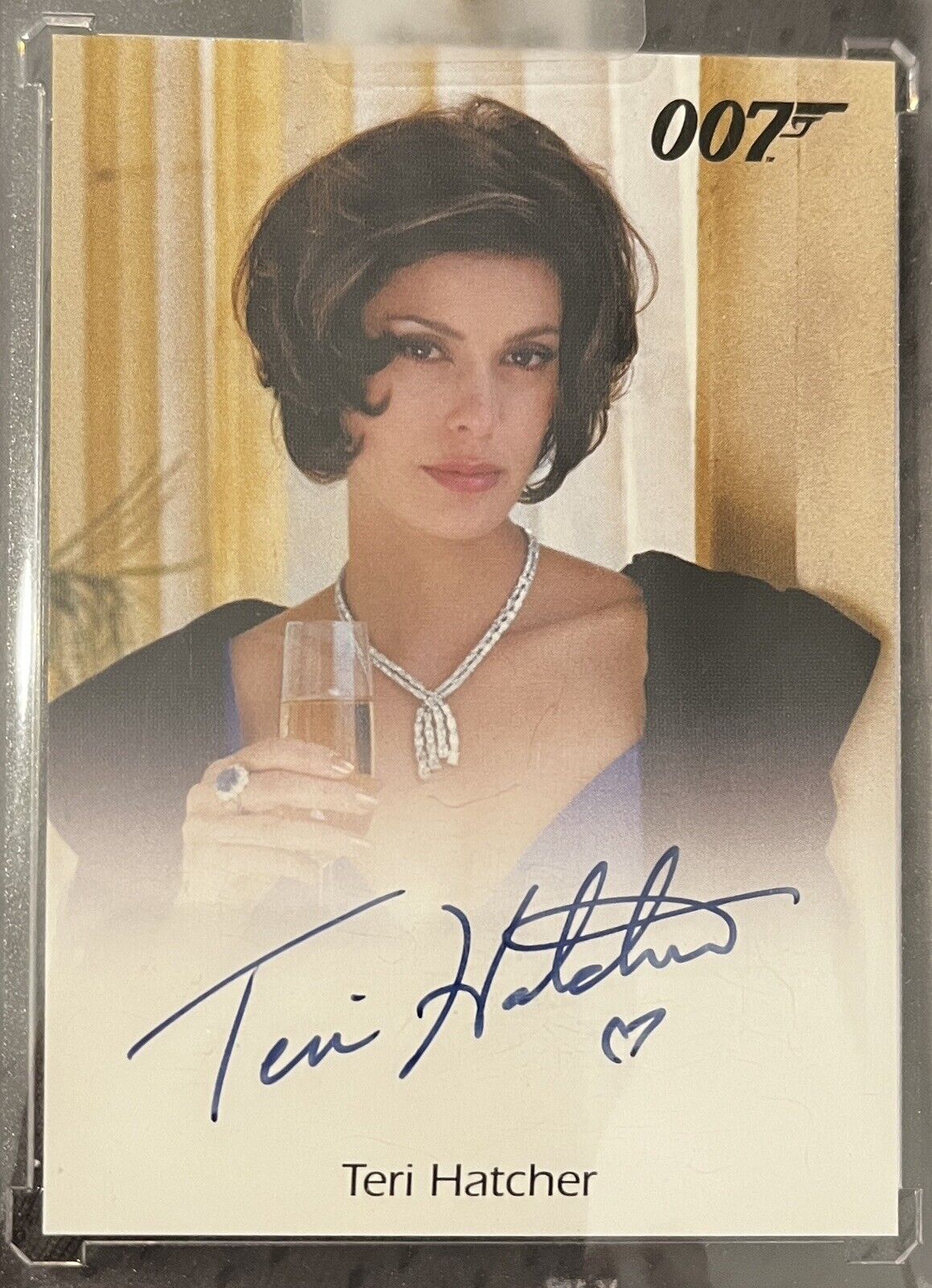 2015 James Bond Archives TERI HATCHER as Paris Carver Autograph Card Full Bleed