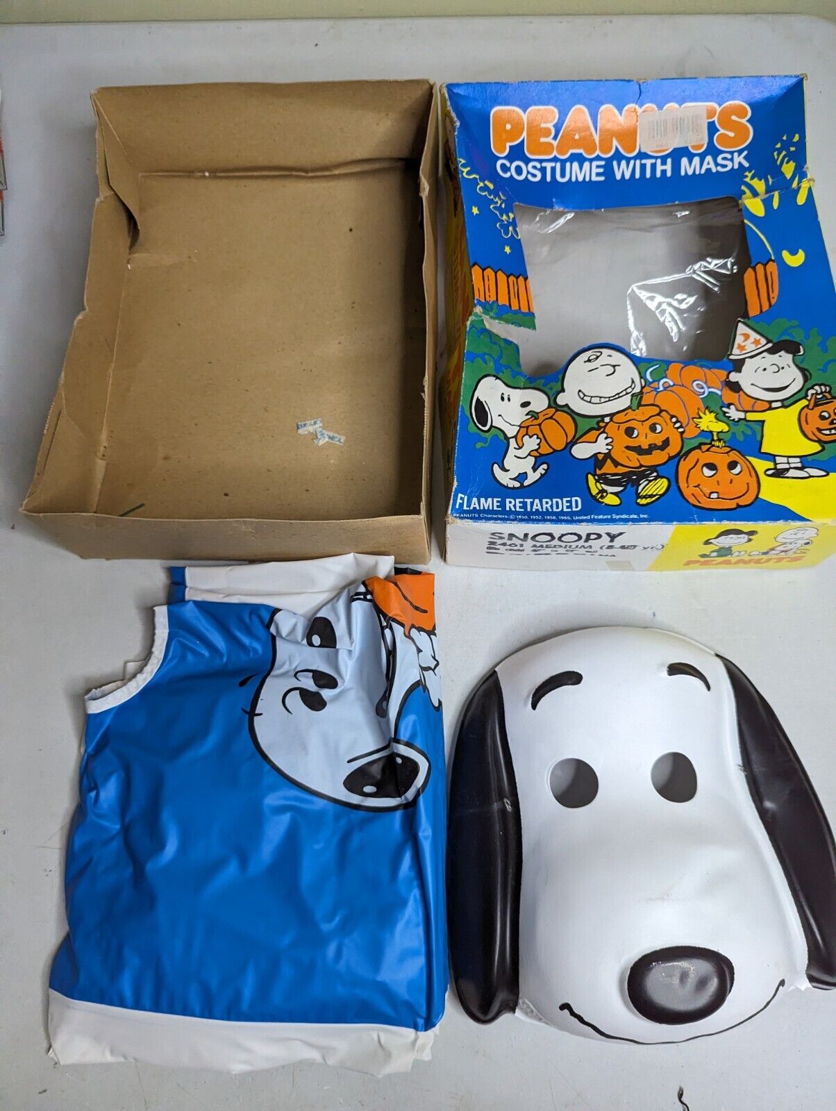 VINTAGE PEANUTS SNOOPY KIDS COLLECTIBLE HALLOWEEN COSTUME 1958 IN ORIGINAL BOX 
