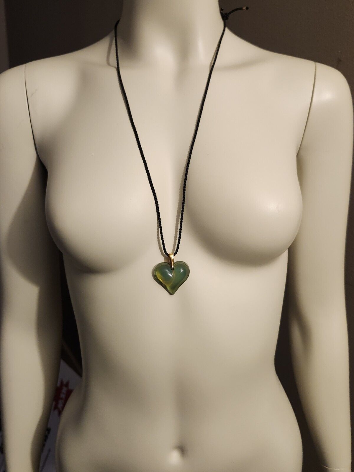 LALIQUE Green COEUR OPALESCENT CRYSTAL HEART Pendant Necklace Signed  *Read *
