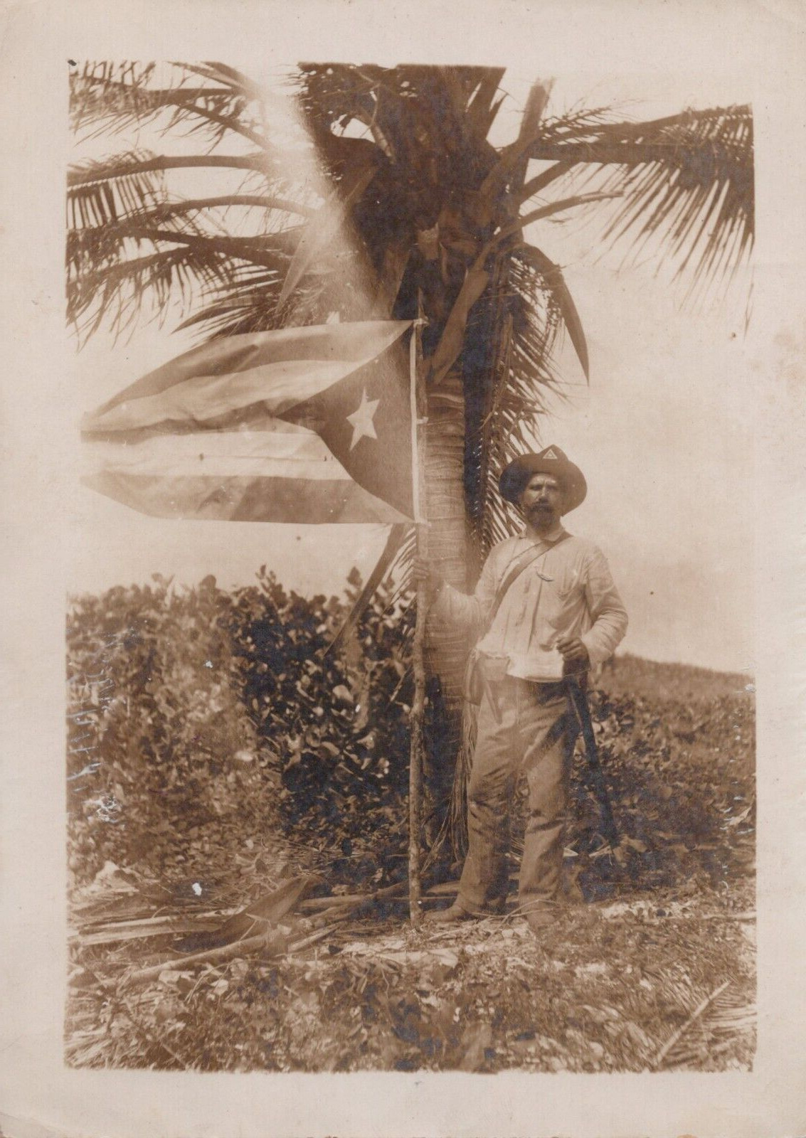1890s CUBA CUBAN COLONEL MENDEZ SPAN AM WAR HERO FLAG ORIGINAL PHOTO 151