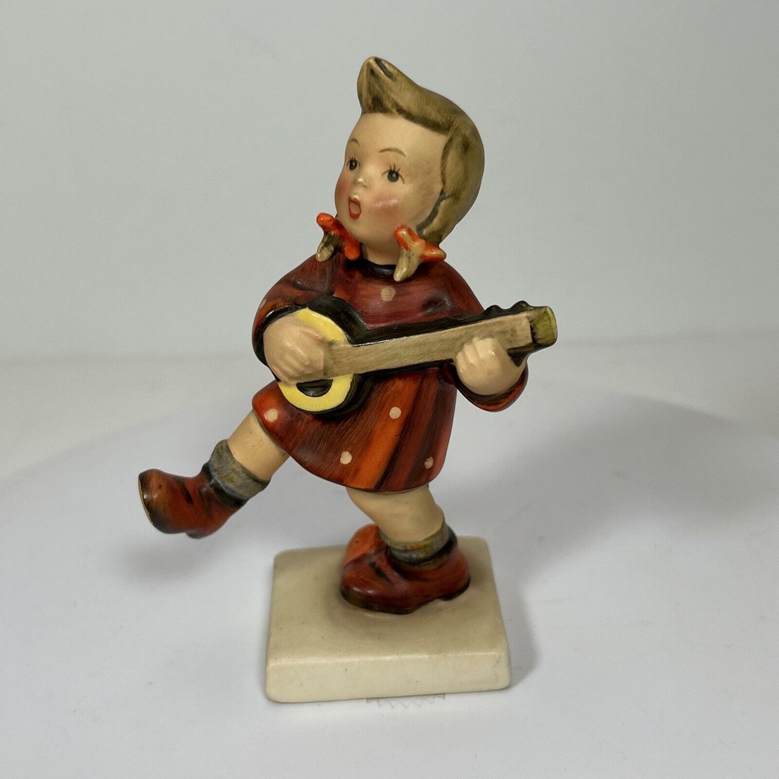 Vintage Hummel Figurine “Happiness” Girl with Banjo # 86 1950 -1955 era