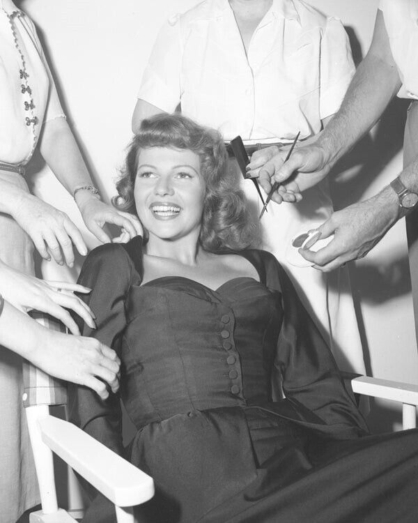 Rita Hayworth 1940's behind the scenes hair & makeup on movie set 8x10 Photo