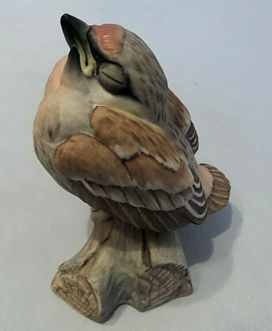 VINTAGE BISQUE PORCELAIN BOEHM \'\'FLEDGLING RED POLL\'\' FIGURINE  MADE IN USA
