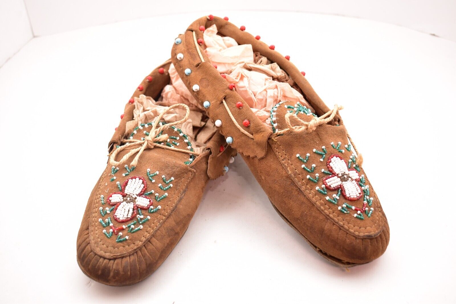 Vintage Native American Cree Indian Handmade Beaded Leather Moccasins ATQ