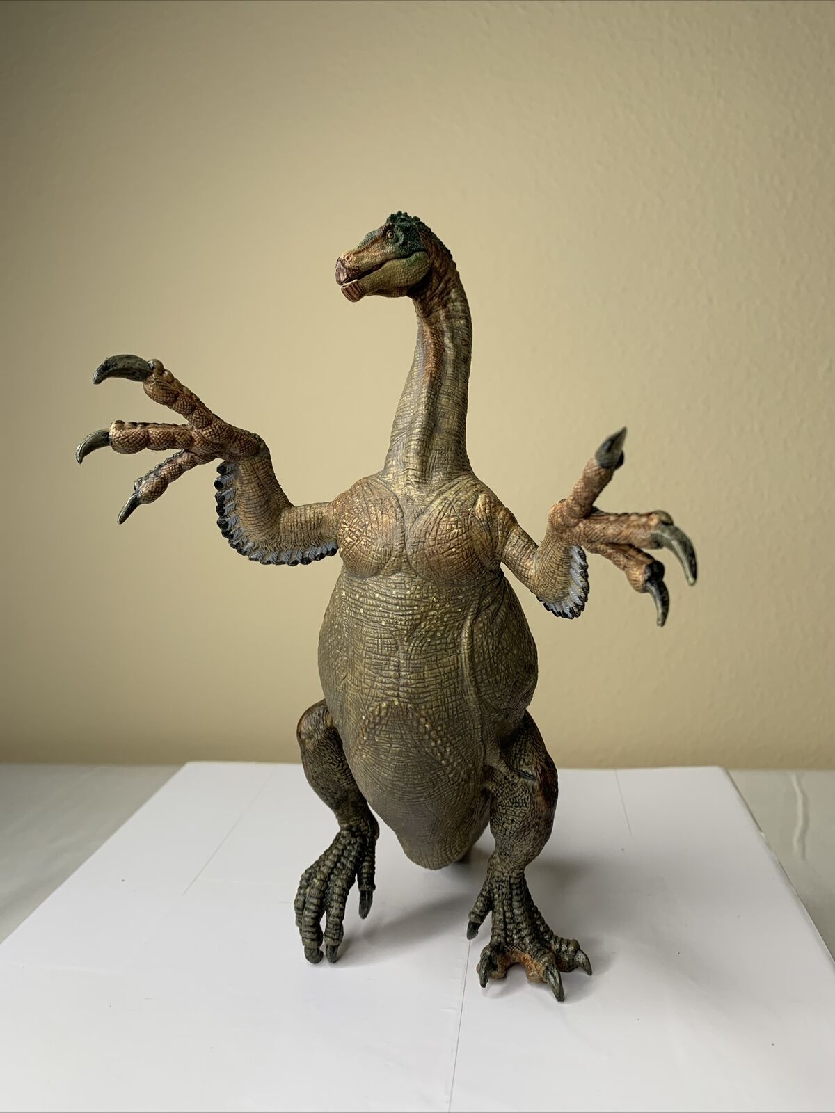 Papo Therizinosaurus Dinosaur Figure Prehistoric Collectible 2018