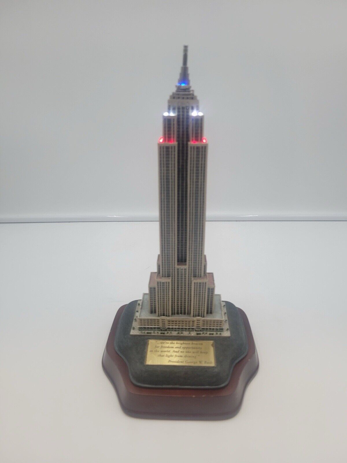 DANBURY MINT LIGHTED EMPIRE STATE BUILDING
