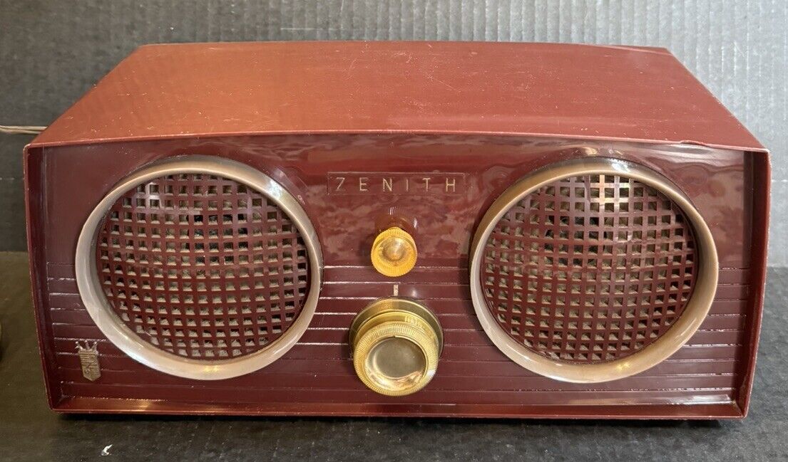 Vintage 1950's Zenith Model Z511R Tube Radio Long Distance Works
