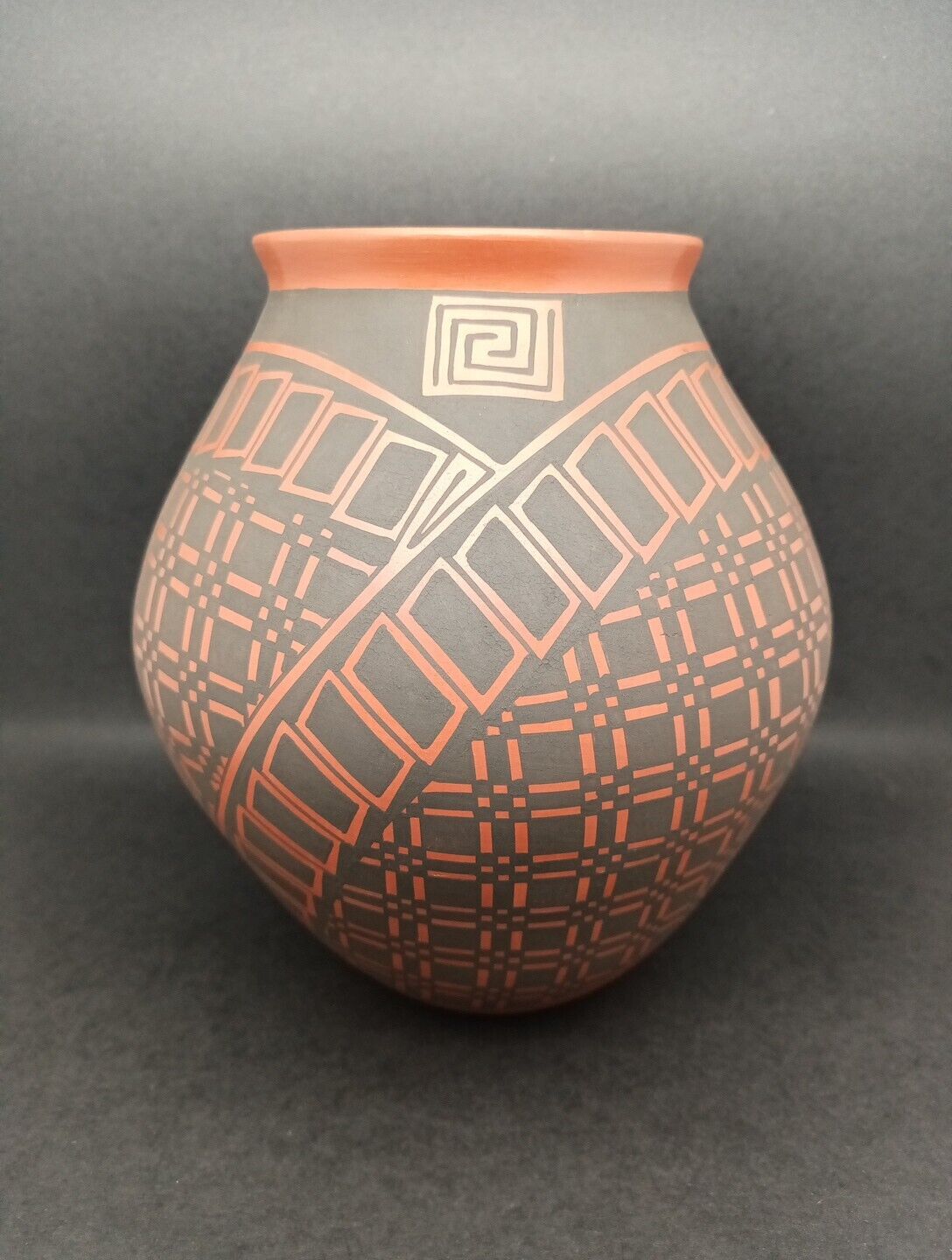 Beautiful Mata Ortiz Hand Painted  Pottery by Nuvia Soto 7.75