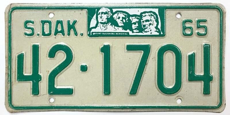 South Dakota 1965 Mount Rushmore License Plate 42-1704 Kingsbury County