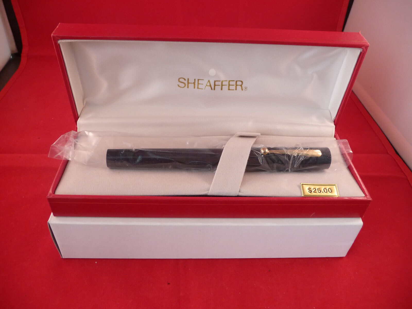 Sheaffer Vintage No-nonsense style cartridge pen--black--gold trim-gold med nib