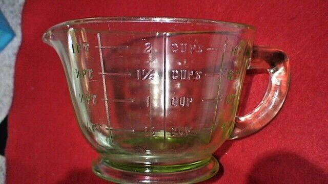 Glass /Green Depression/ 2 Cup Measuring Cup