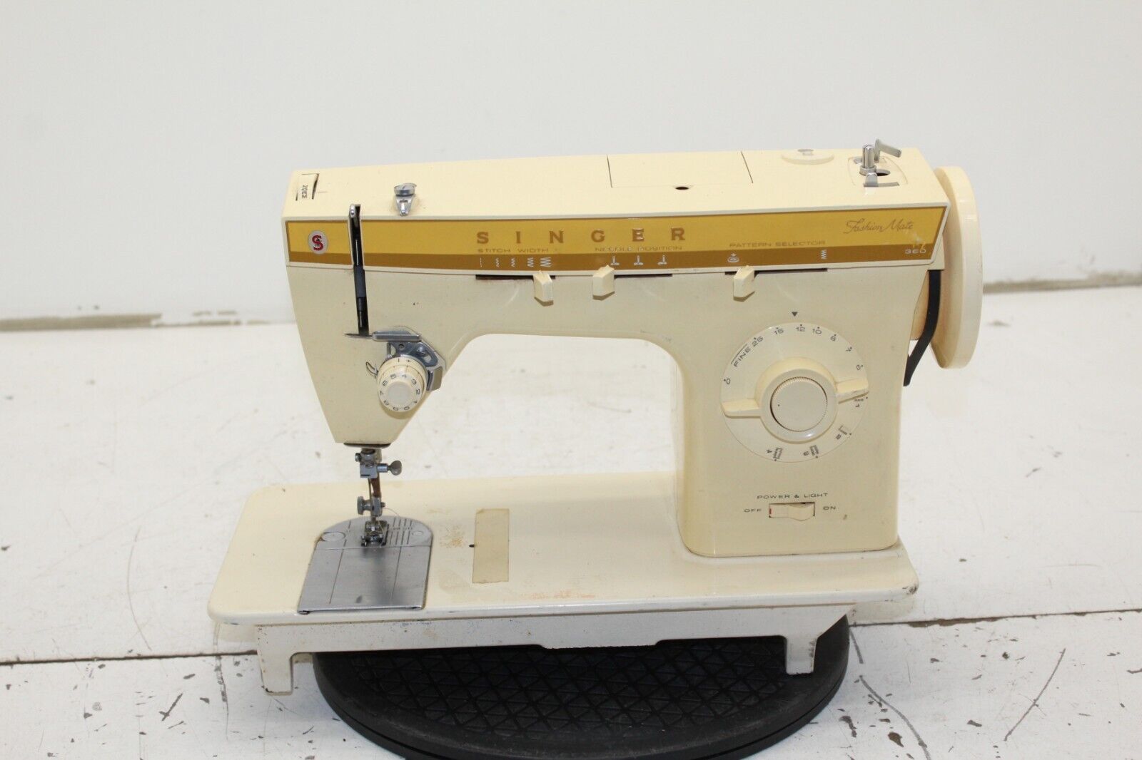 Singer 360 Sewing Machine - Untested As-is